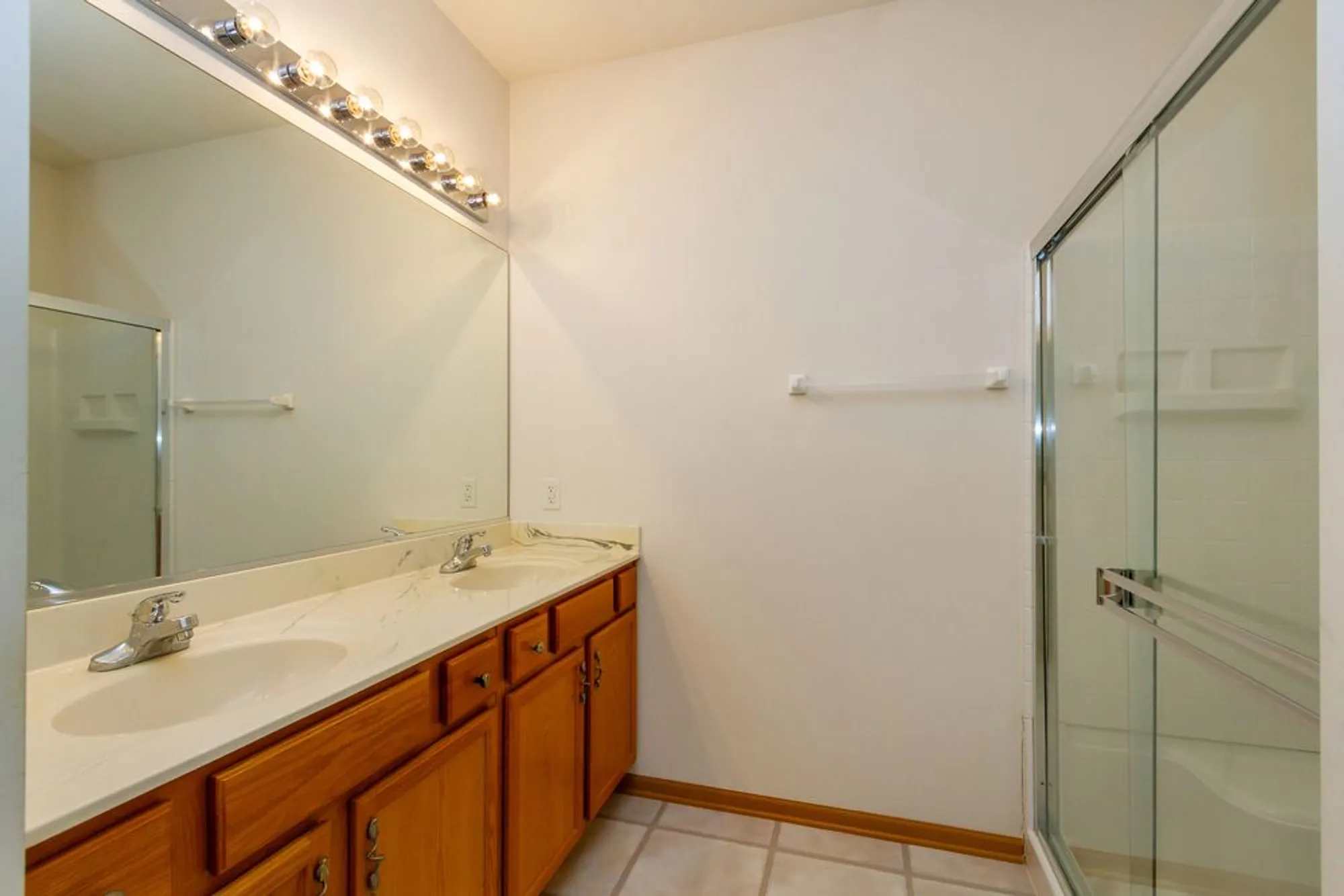 Property Slideshow image 19 of 28 | 1508 w ludington cir, Romeoville, IL, 60446