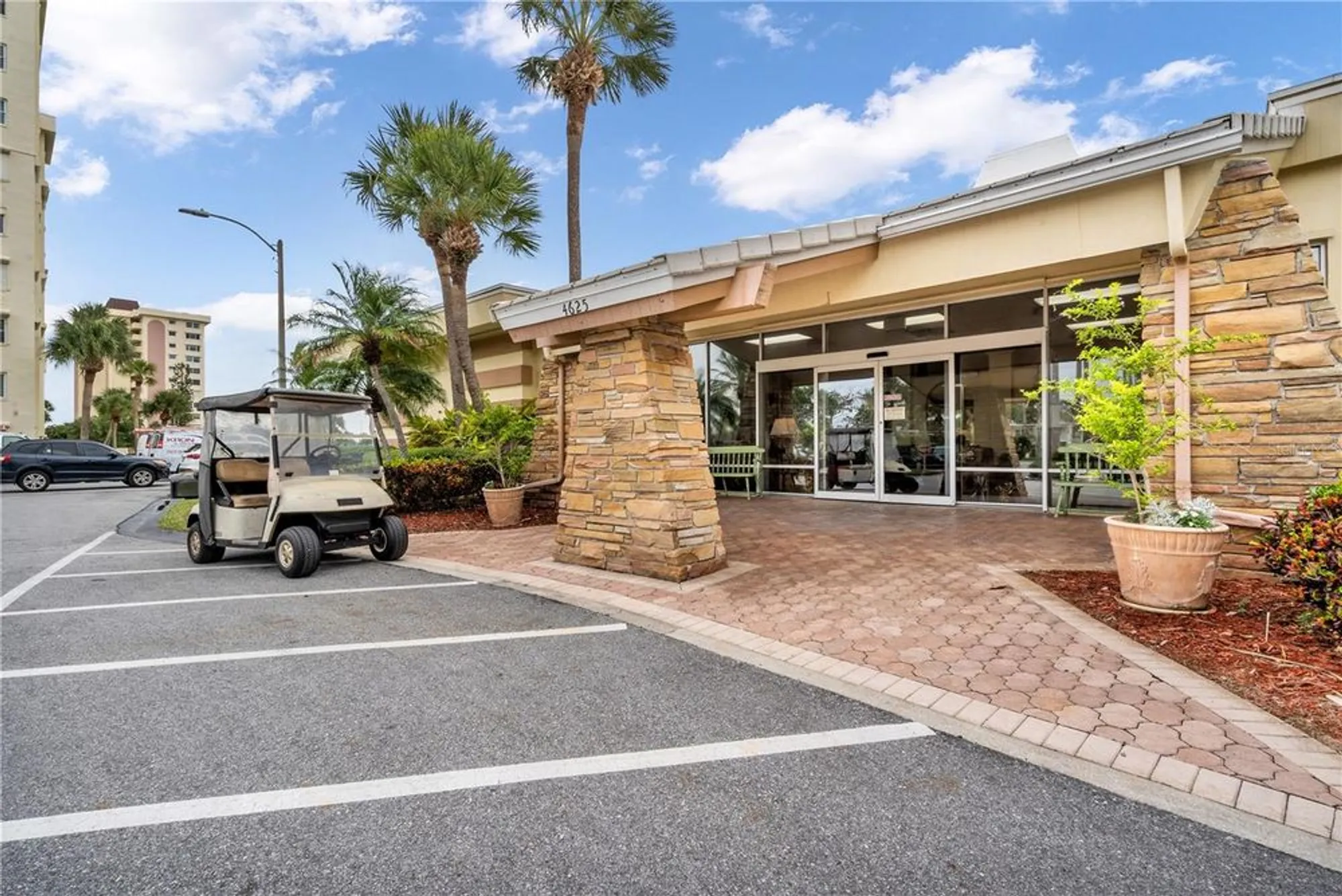 Property Slideshow image 22 of 33 | 4550 cove cir apt 1003, St Petersburg, FL, 33708