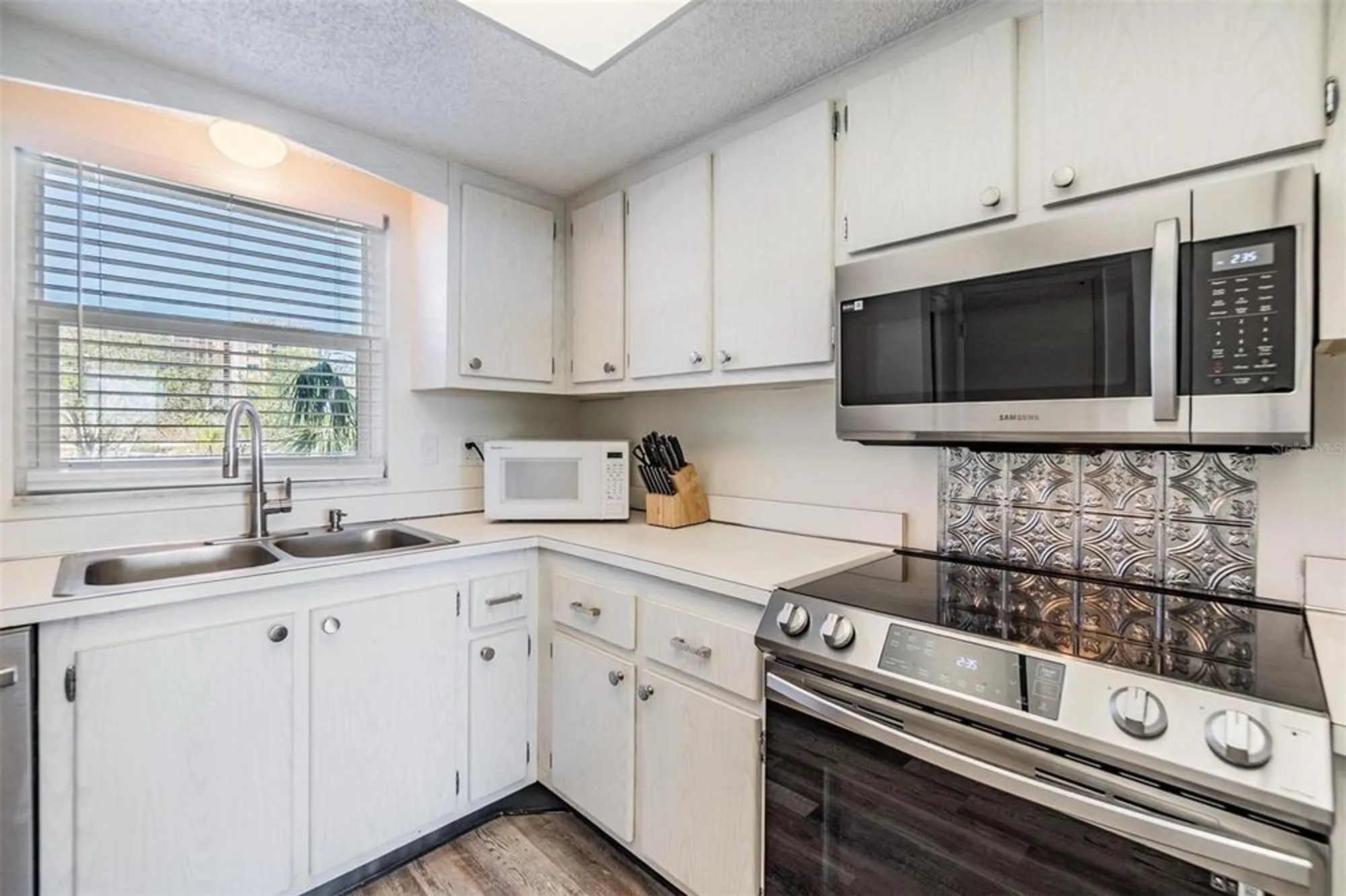 Property Slideshow image 41 of 62 | 9 forbes pl 205, Dunedin, FL, 34698