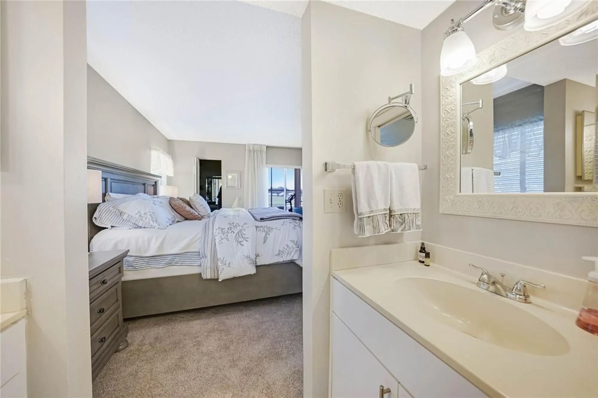 Property Slideshow image 20 of 40 | 404 cerromar cir 112, Venice, FL, 34293