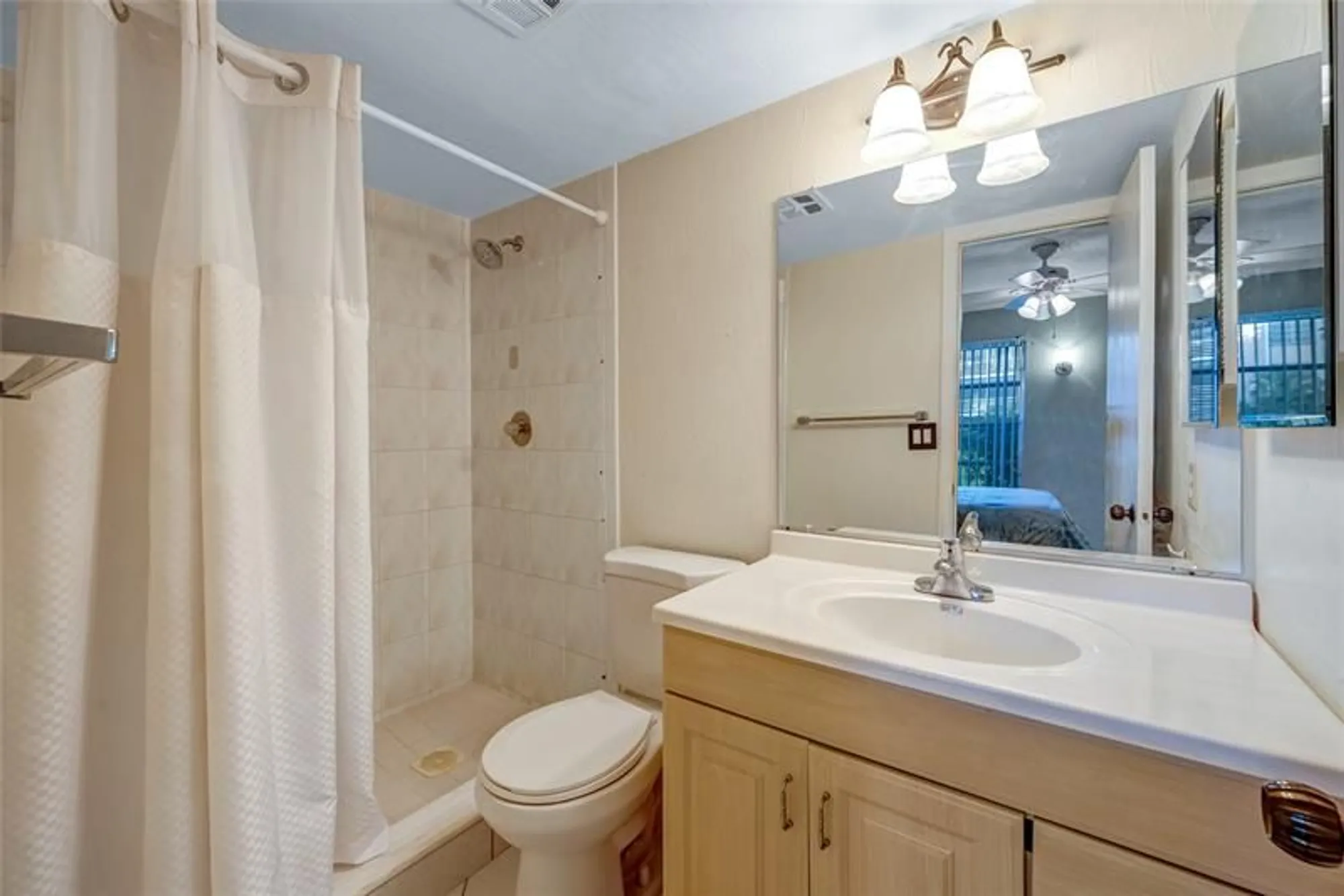 Property Slideshow image 15 of 21 | 3774 inverrary blvd apt 104p, Lauderhill, FL, 33319