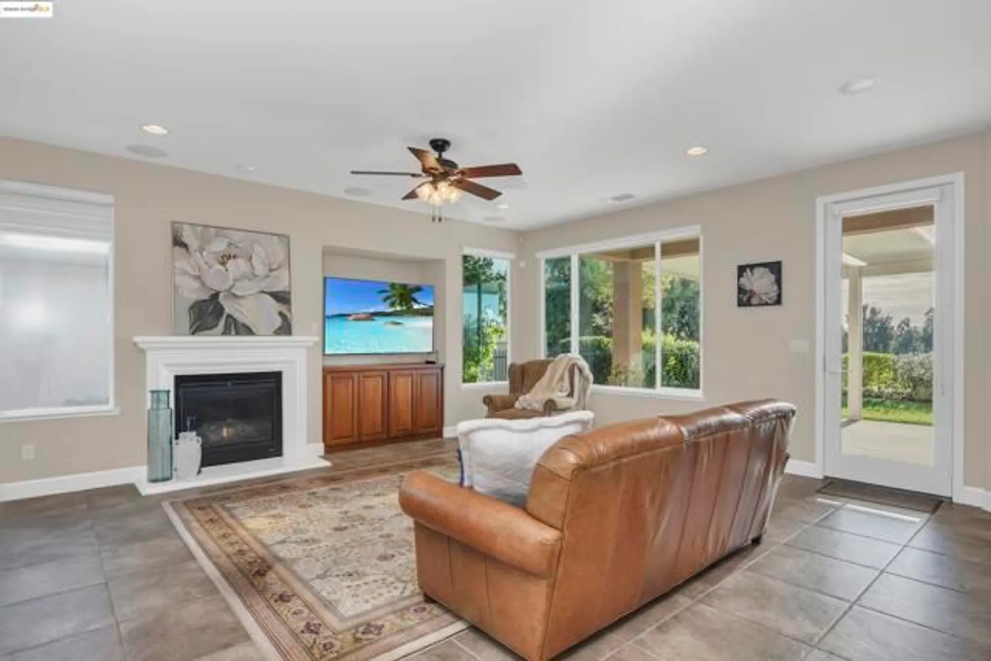 Property Slideshow image 15 of 38 | 353 desert forest ct, Rio Vista, CA, 94571