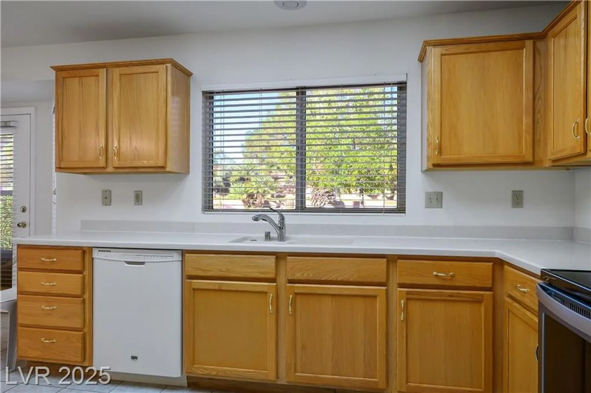 Property Slideshow image 6 of 27 | 2413 totem pole ct, Las Vegas, NV, 89134