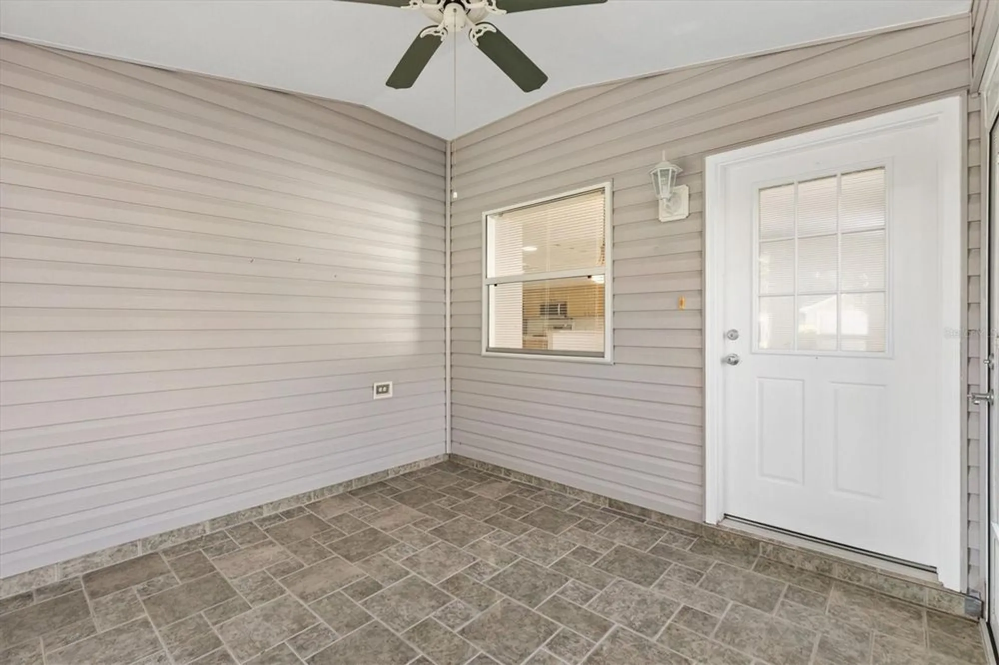 Property Slideshow image 5 of 33 | 428 canterbury ct, The Villages, FL, 32162