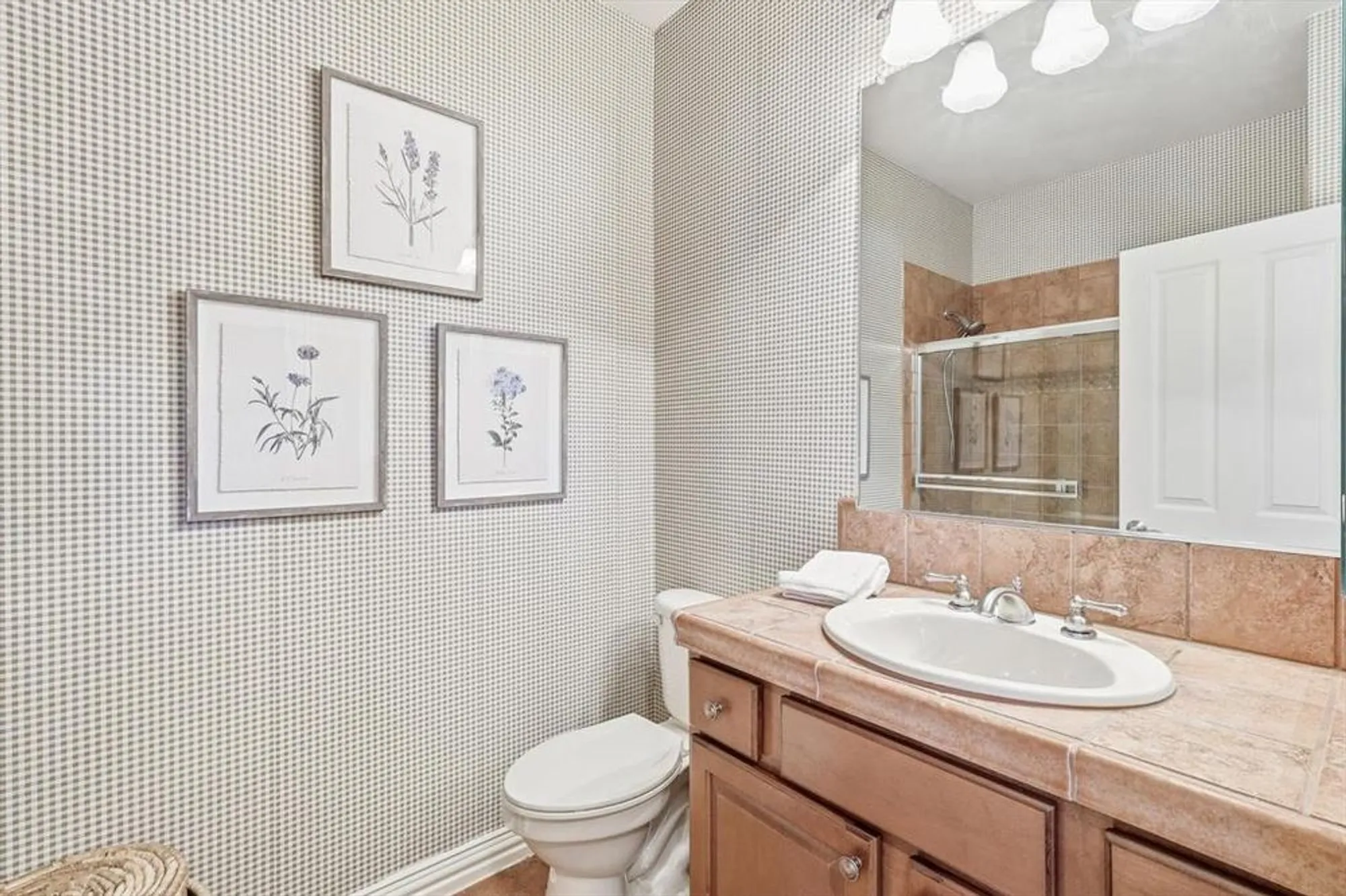 Property Slideshow image 27 of 39 | 9501 grandview dr, Denton, TX, 76207