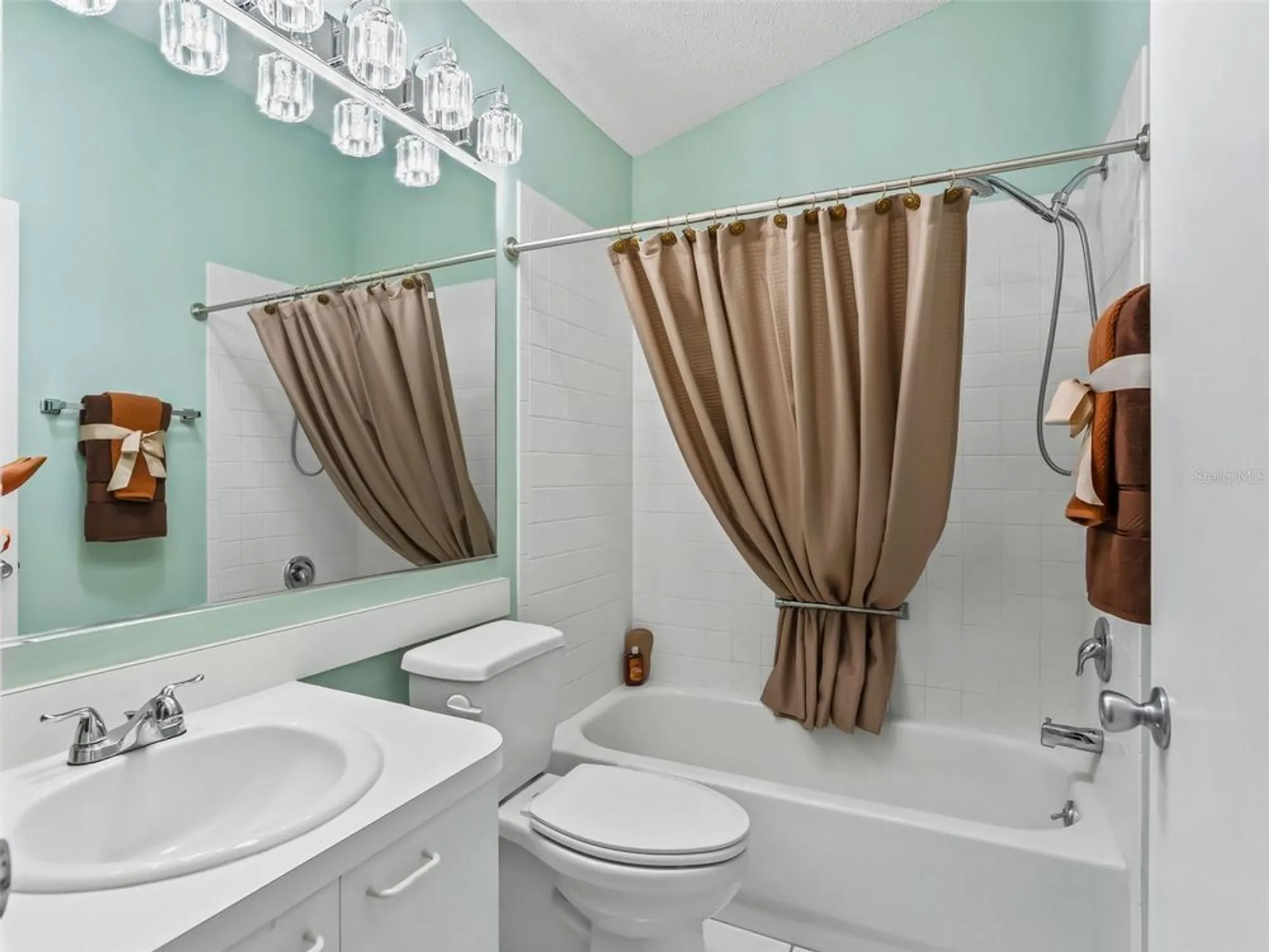 Property Slideshow image 39 of 51 | 1013 del rio dr, Lady Lake, FL, 32159