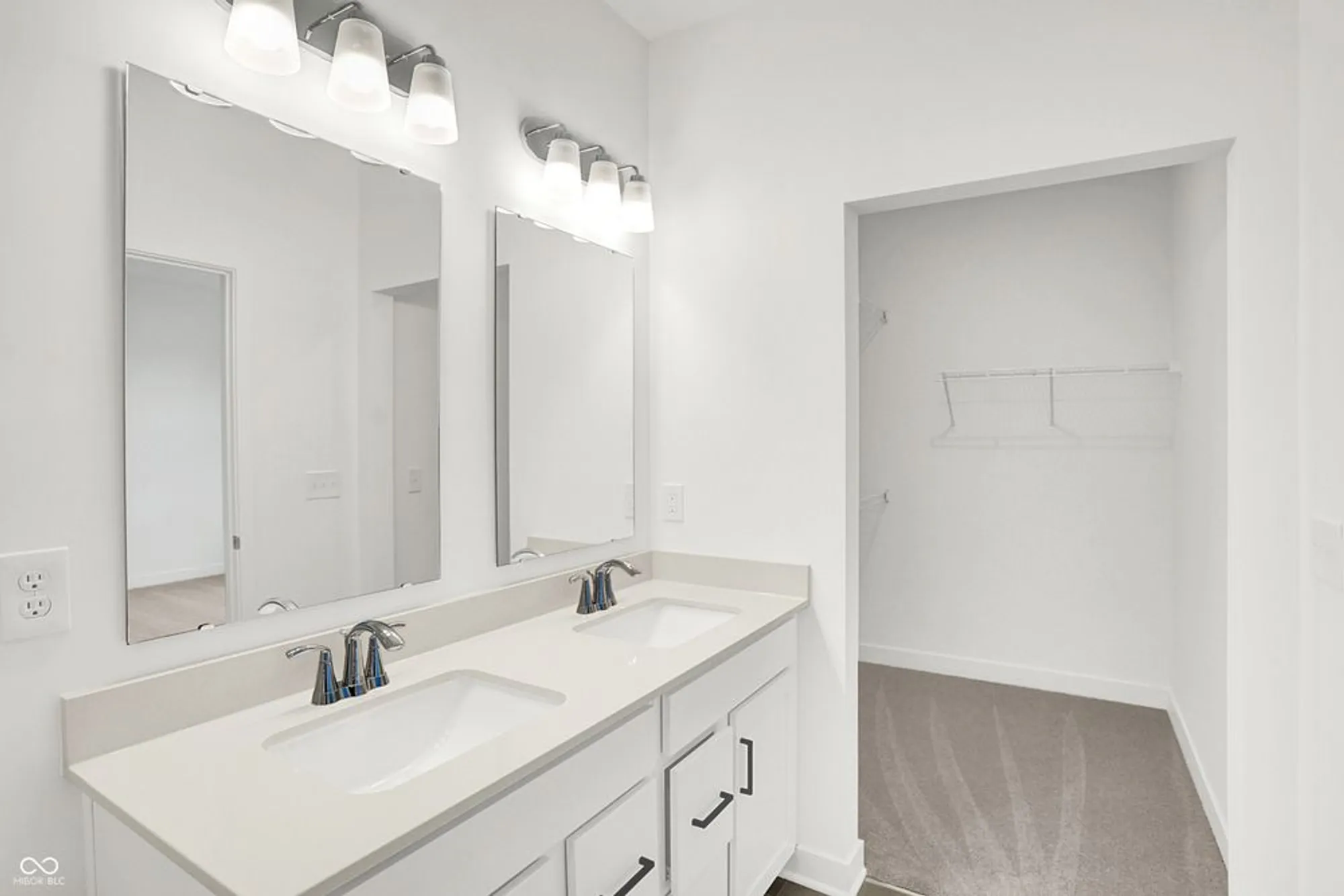 Property Slideshow image 21 of 34 | 5270 nettleton way, Avon, IN, 46123