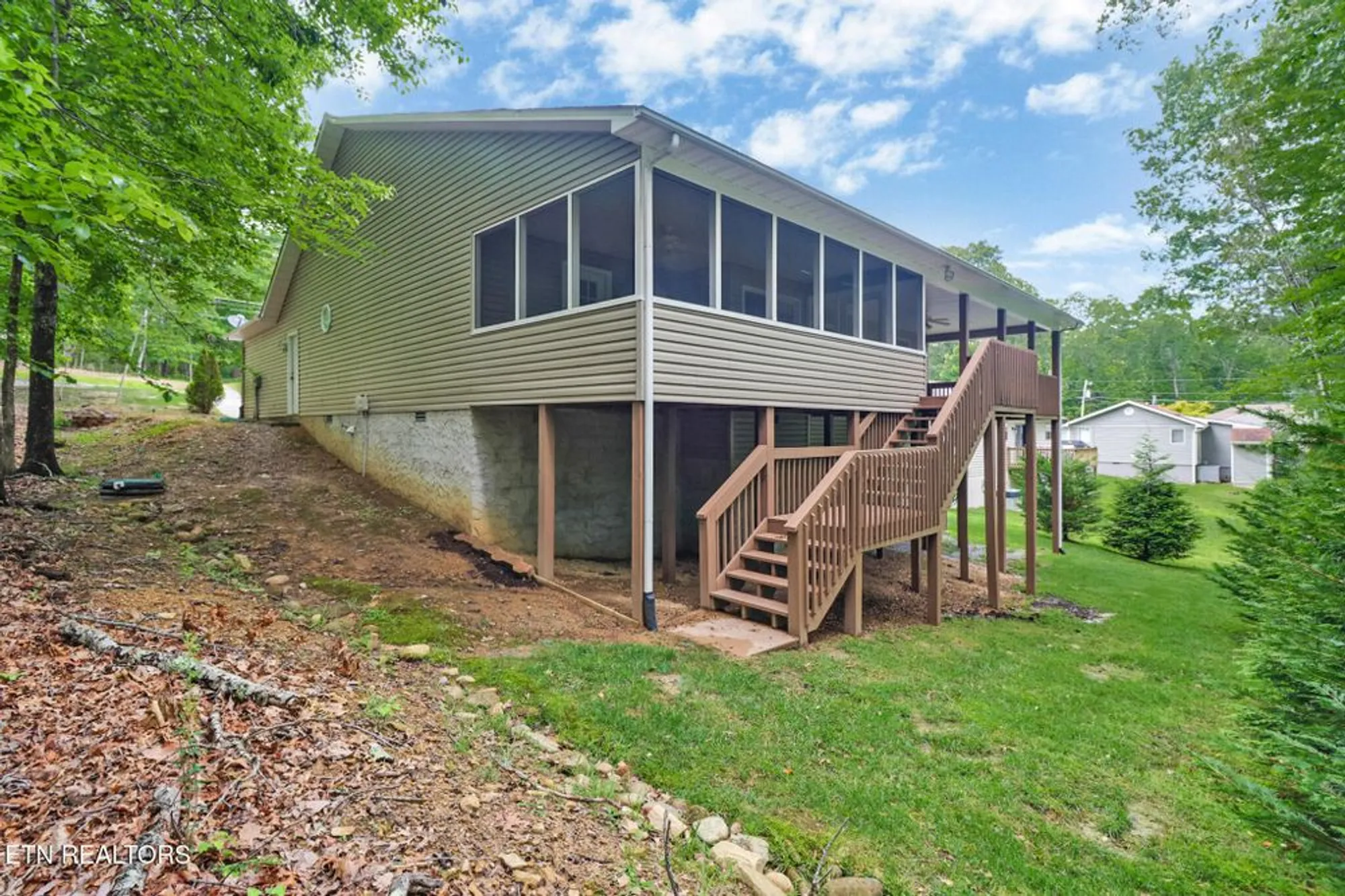 Property Slideshow image 4 of 24 | 348 lakeview dr, Crossville, TN, 38558