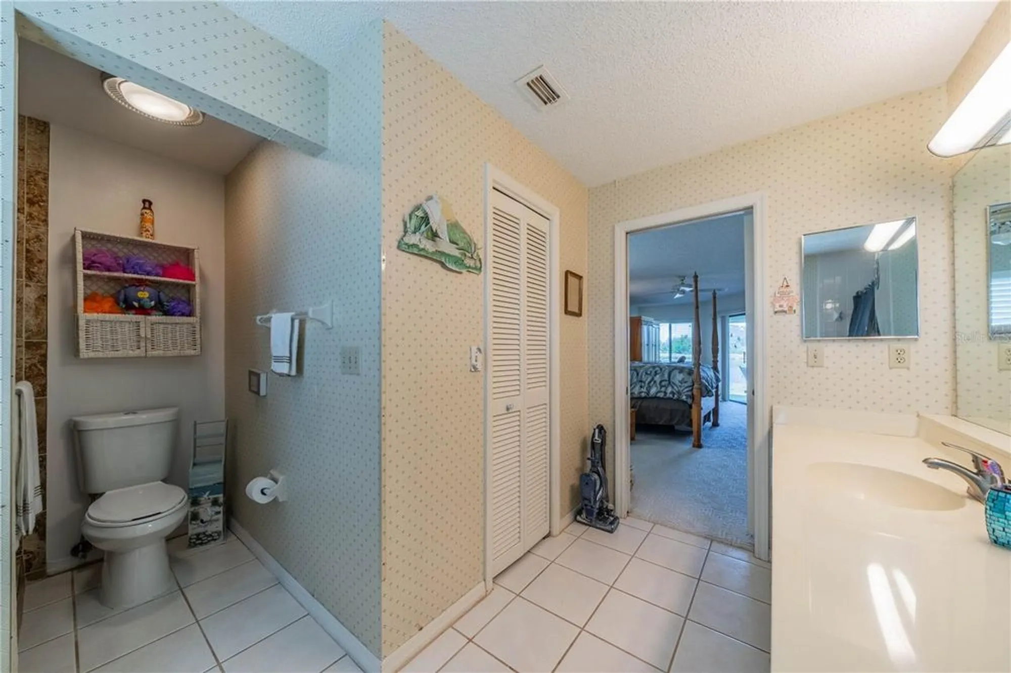 Property Slideshow image 22 of 37 | 1723 wolf laurel dr, Sun City Center, FL, 33573