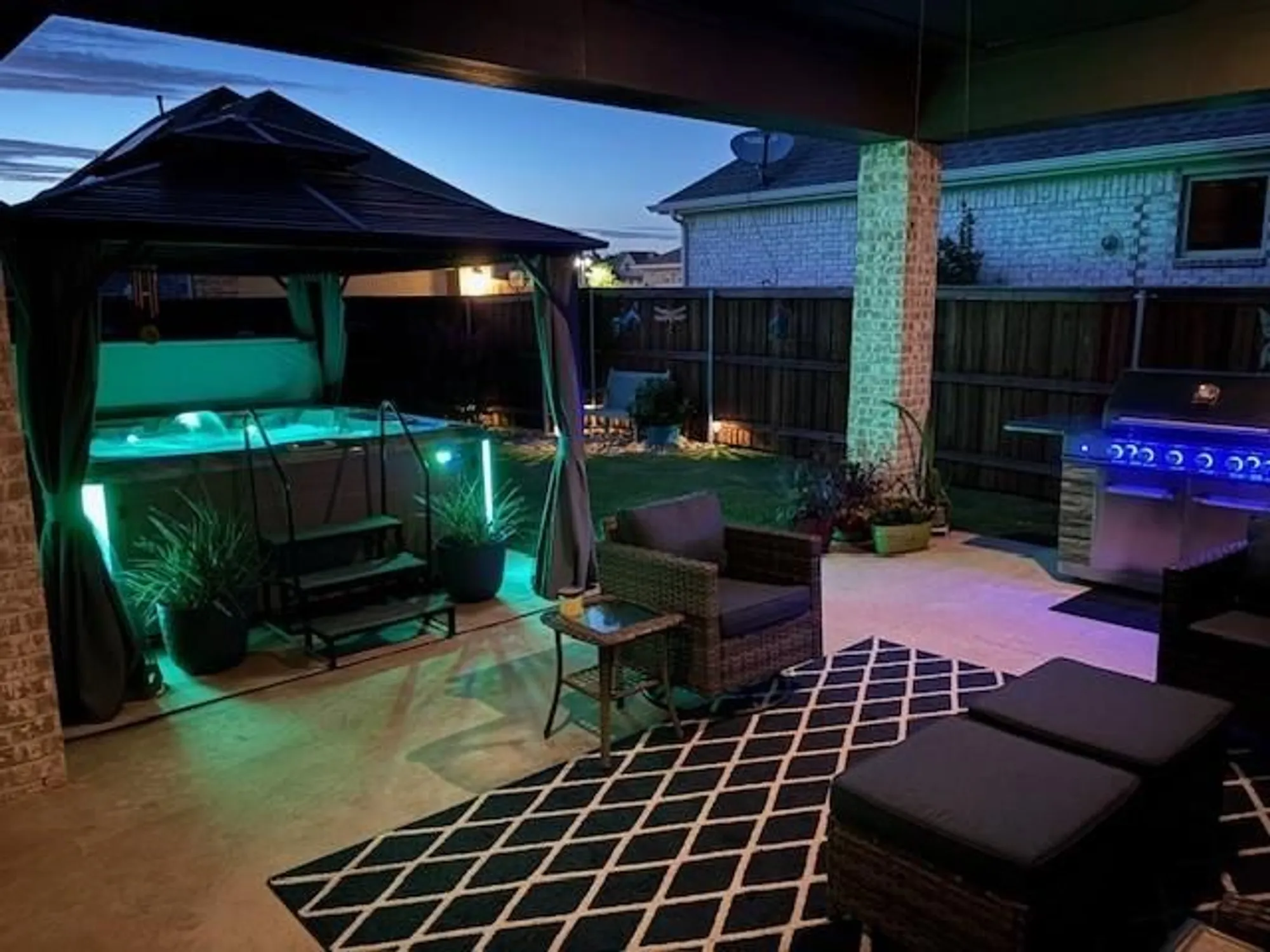 Property Slideshow image 31 of 39 | 4818 emerald grv, Arlington, TX, 76005