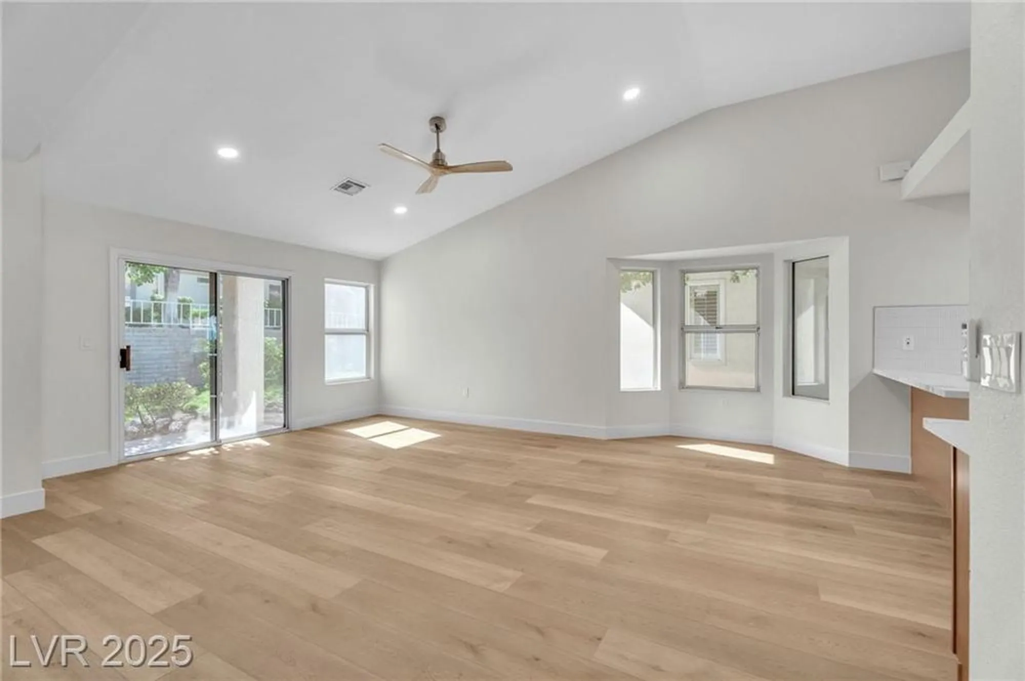 Property Slideshow image 21 of 61 | 8537 glenmount dr, Las Vegas, NV, 89134