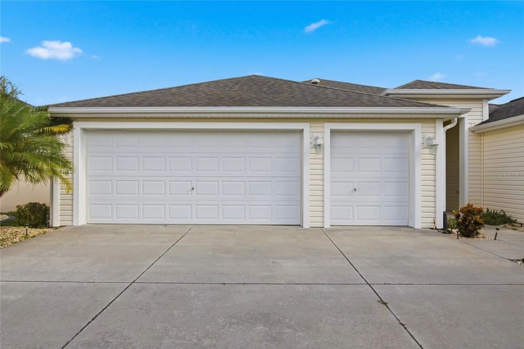 Property Slideshow image 26 of 38 | 1923 useppa oaks ln, The Villages, FL, 32163