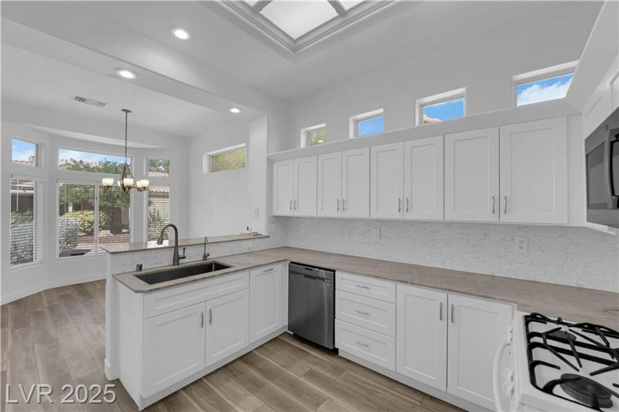 Property Slideshow image 5 of 35 | 10144 hunter springs dr, Las Vegas, NV, 89134