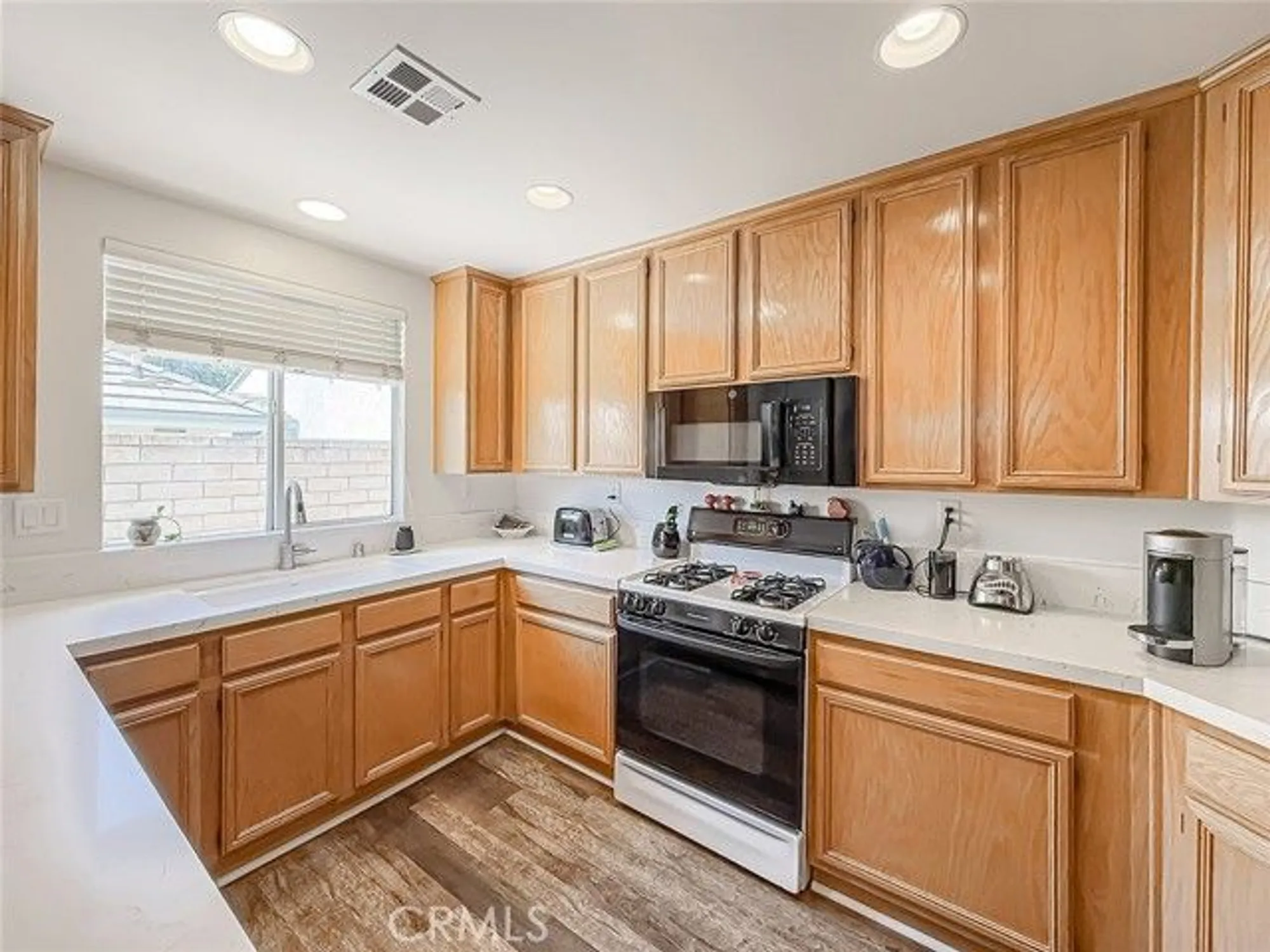 Property Slideshow image 16 of 47 | 2037 freesia ave, Simi Valley, CA, 93063