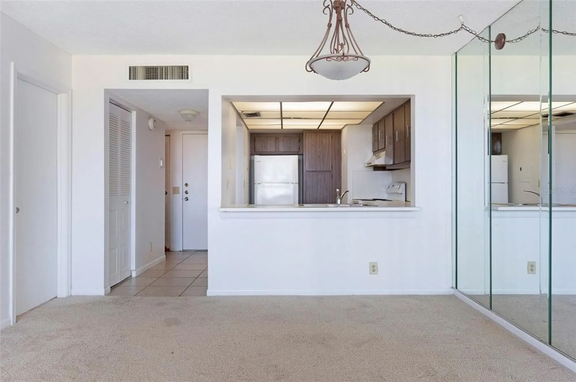 Property Slideshow image 6 of 27 | 6104 palma del mar blvd s apt 405, Saint Petersburg, FL, 33715