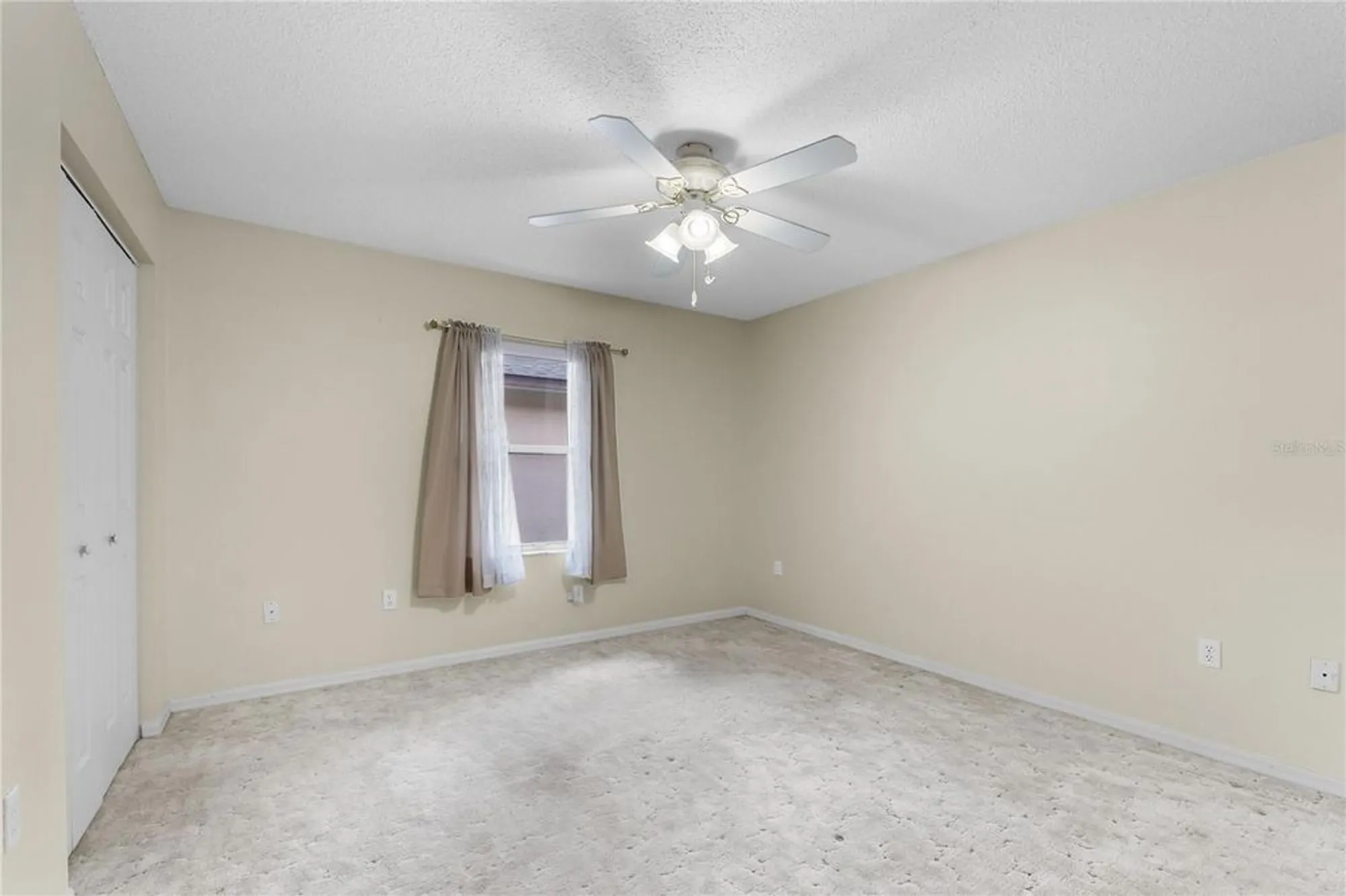 Property Slideshow image 20 of 35 | 2244 silver lakes dr, Lakeland, FL, 33810