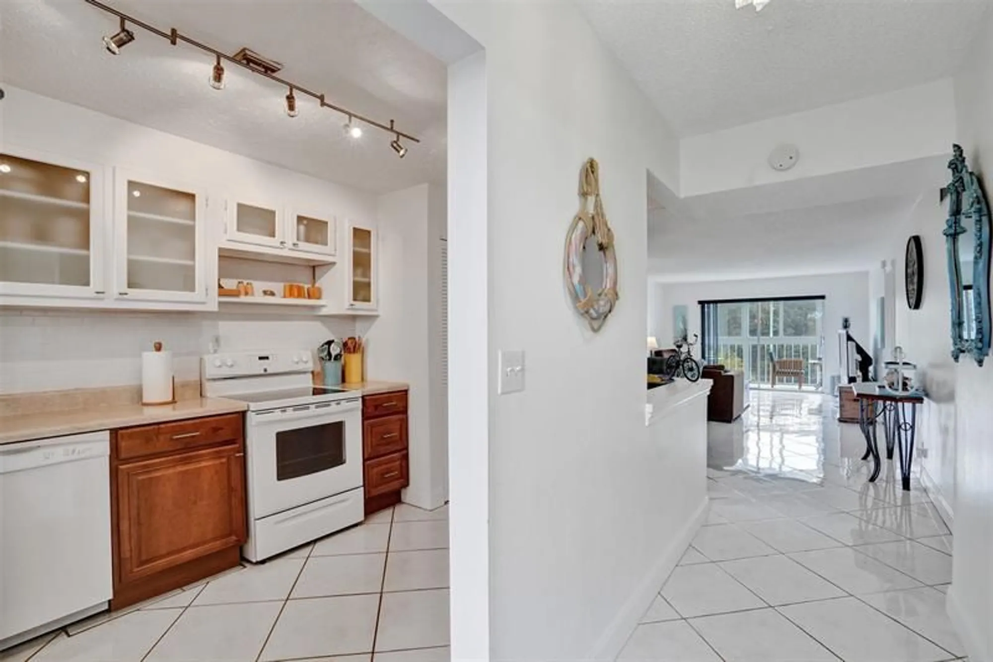 Property Slideshow image 11 of 39 | 5900 nw 44th st apt 602, Lauderhill, FL, 33319
