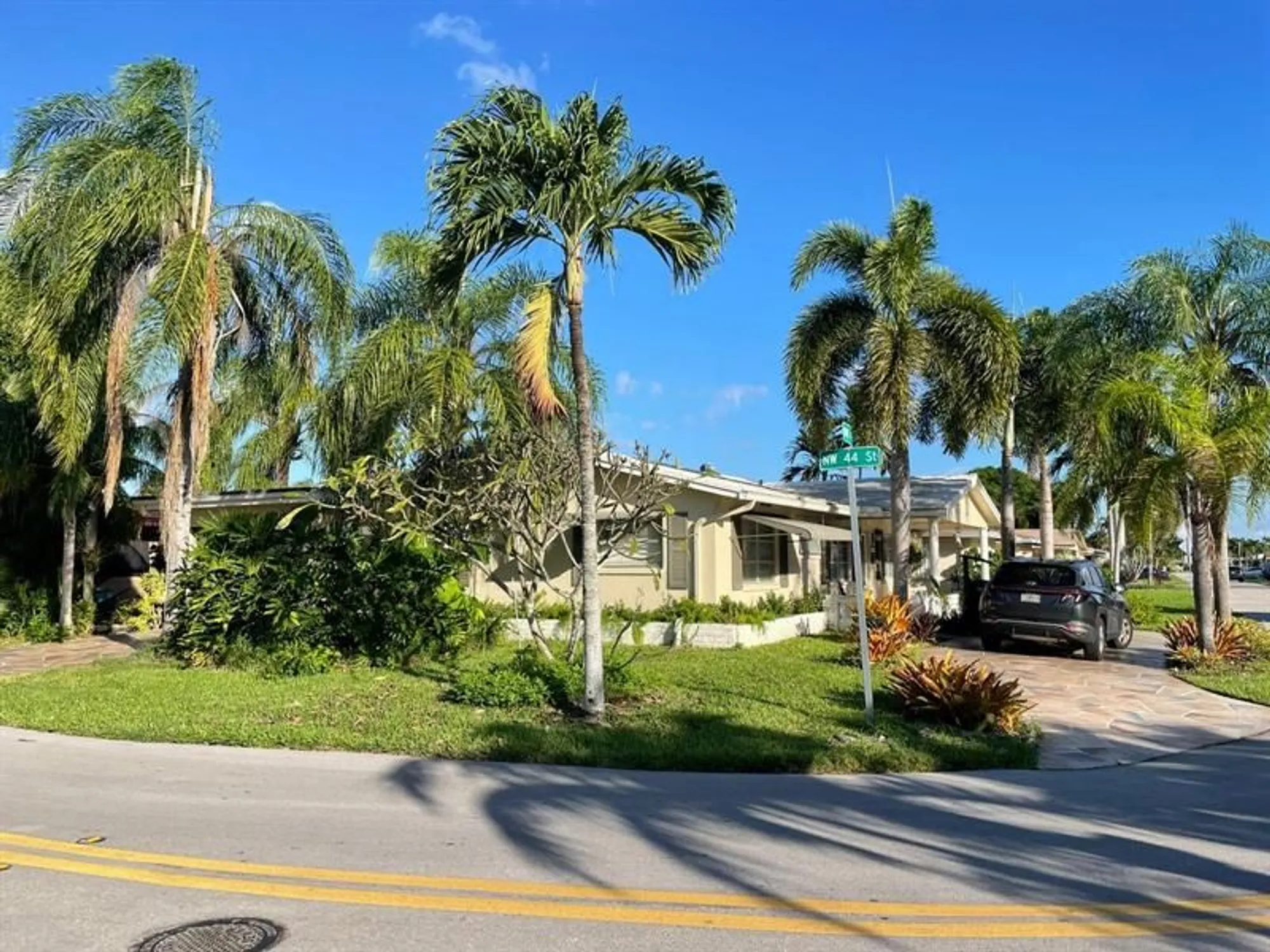 Property Slideshow image 4 of 20 | 4401 nw 43rd ave, Tamarac, FL, 33319