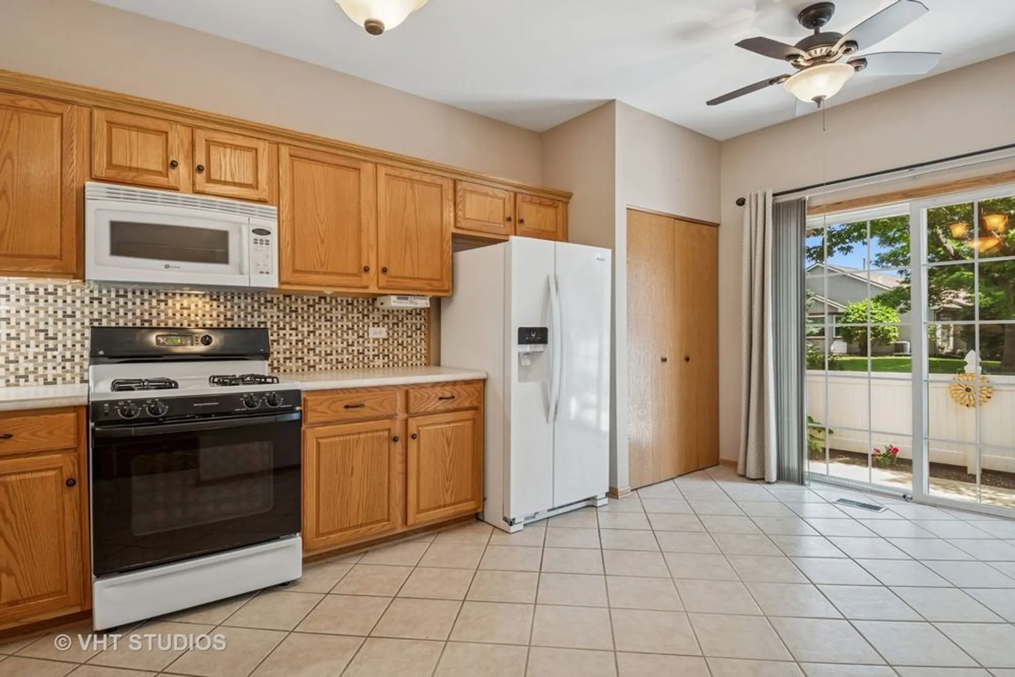 Property Slideshow image 8 of 52 | 21144 buckeye ct, Plainfield, IL, 60544