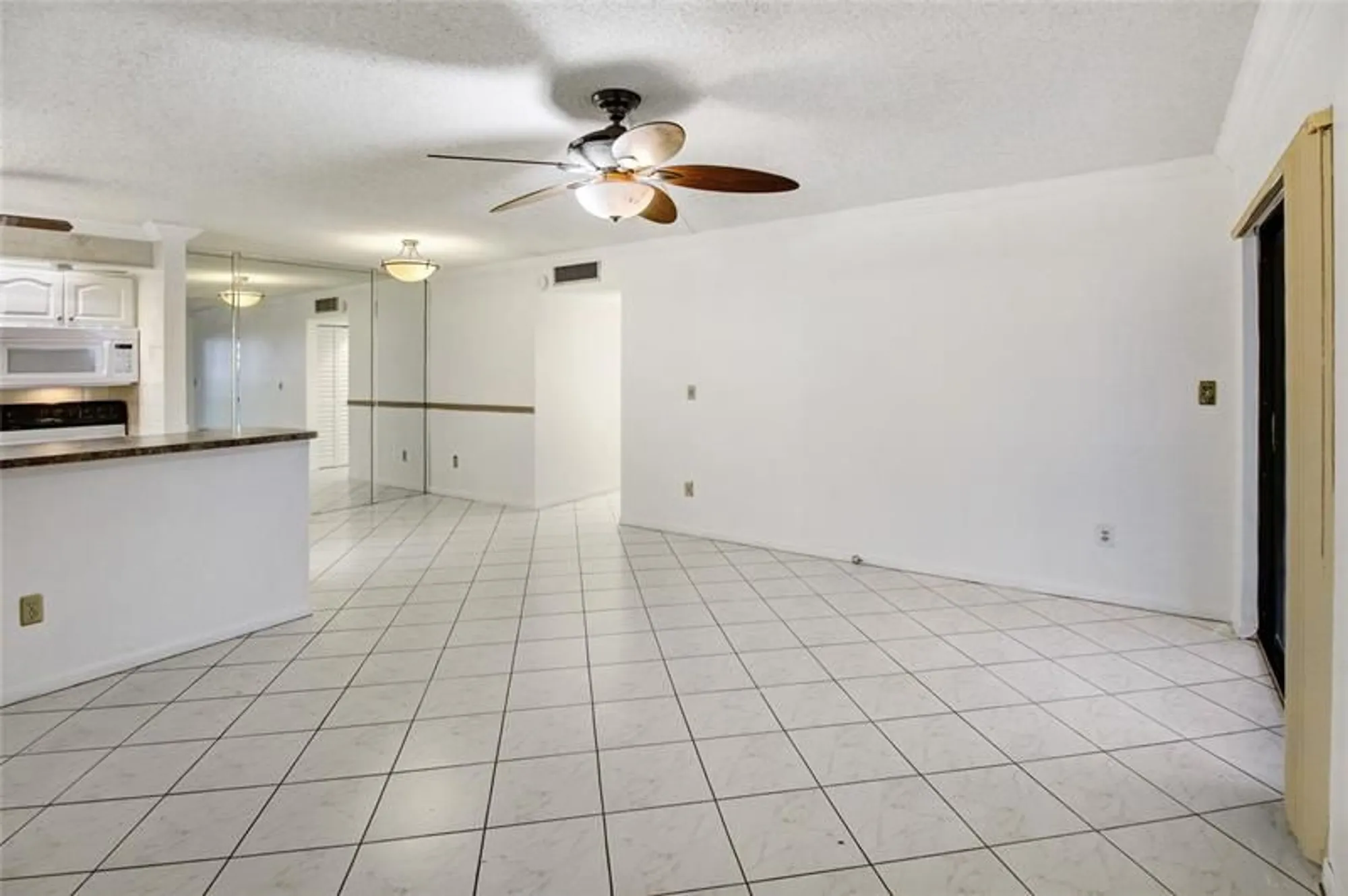 Property Slideshow image 3 of 19 | 9926 s belfort cir # 106, Tamarac, FL, 33321