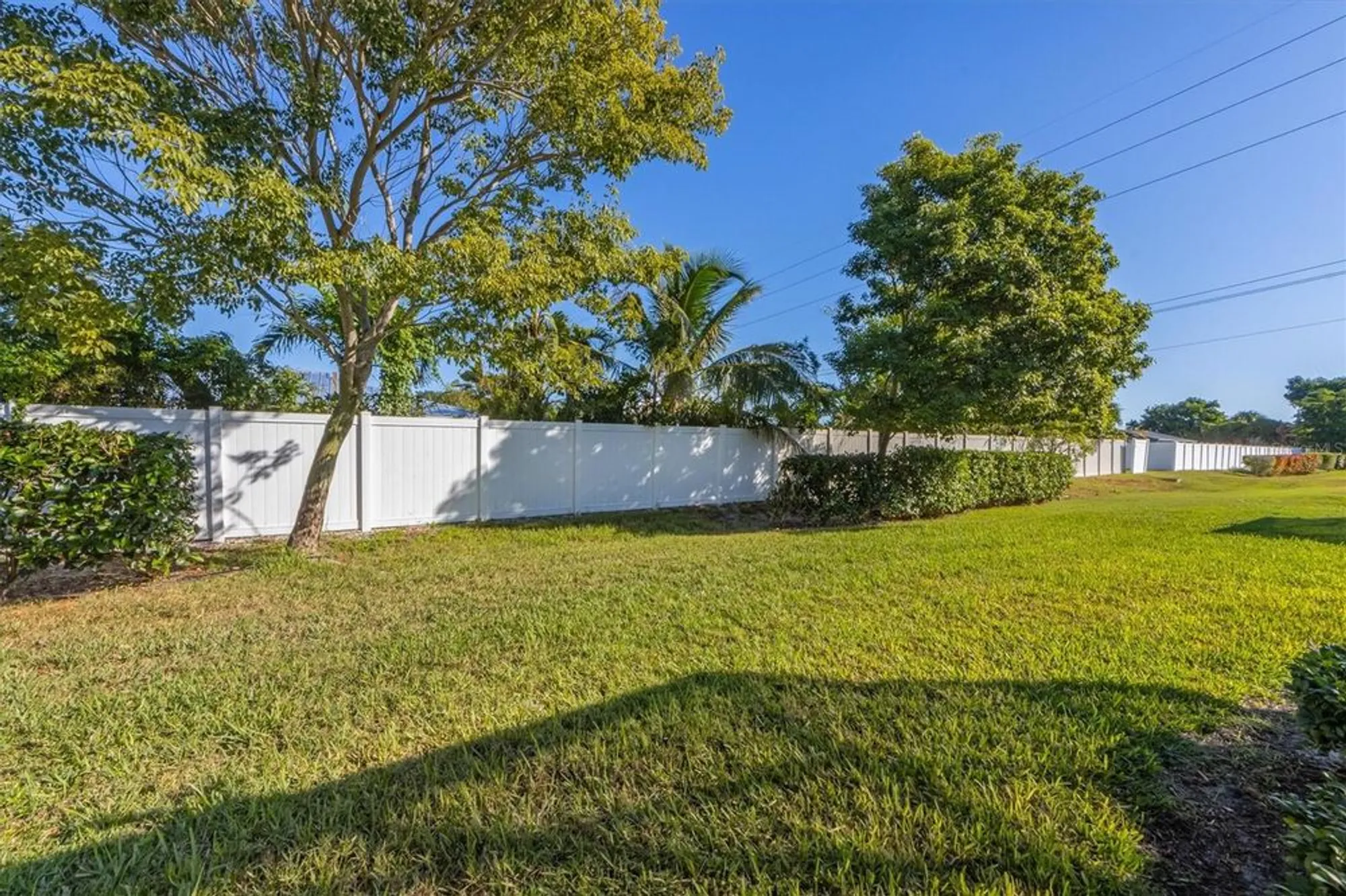Property Slideshow image 28 of 37 | 7104 playa bella dr, Bradenton, FL, 34209
