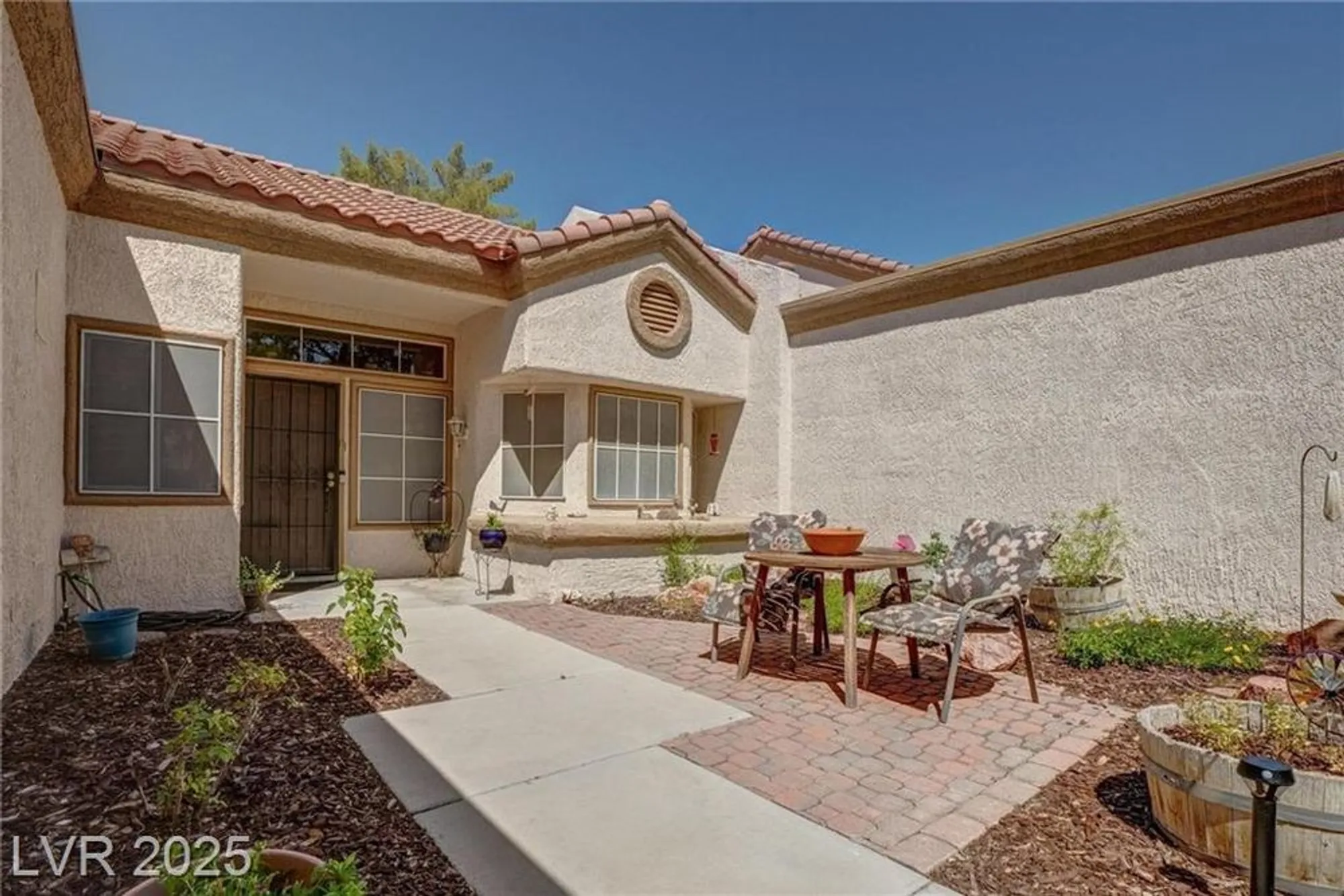 Property Slideshow image 2 of 42 | 2541 desert glen dr, Las Vegas, NV, 89134