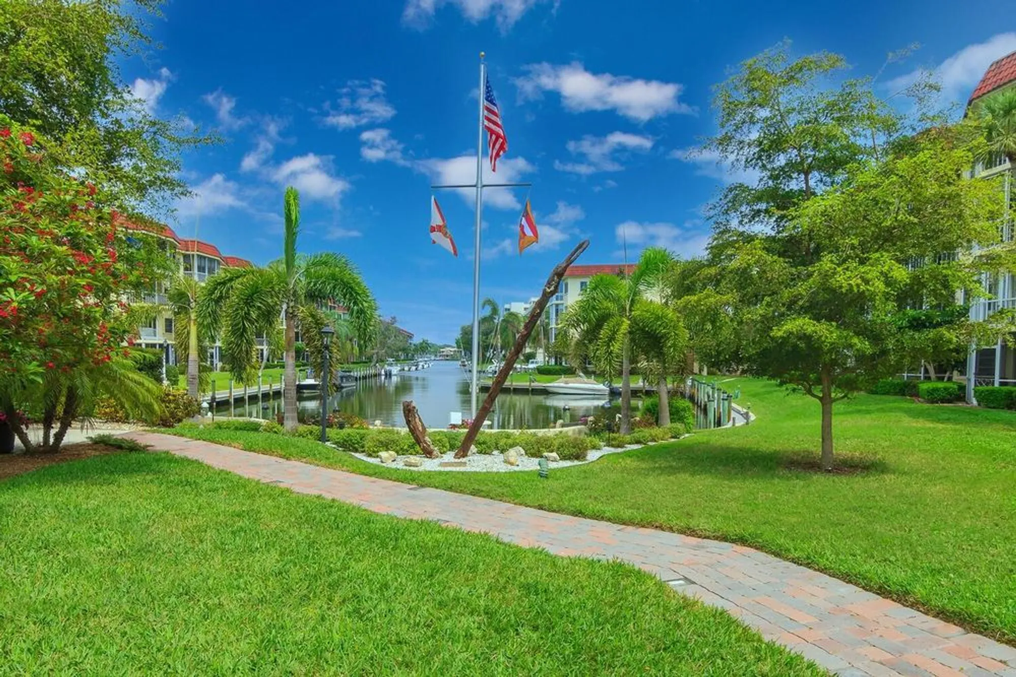 Property Slideshow image 27 of 45 | 1250 n portofino dr apt 304, Sarasota, FL, 34242