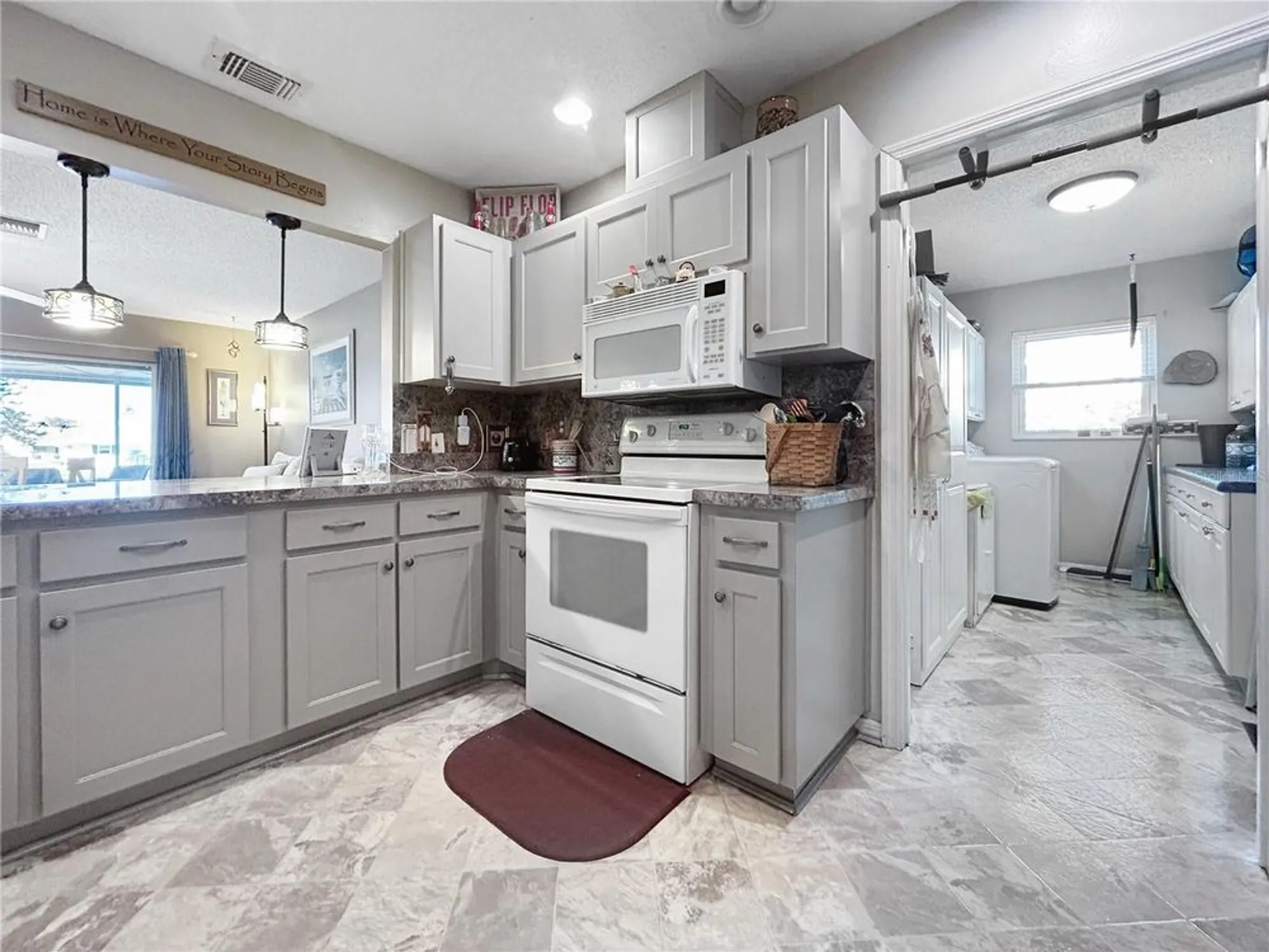 Property Slideshow image 13 of 41 | 1308 bluewater dr, Sun City Center, FL, 33573