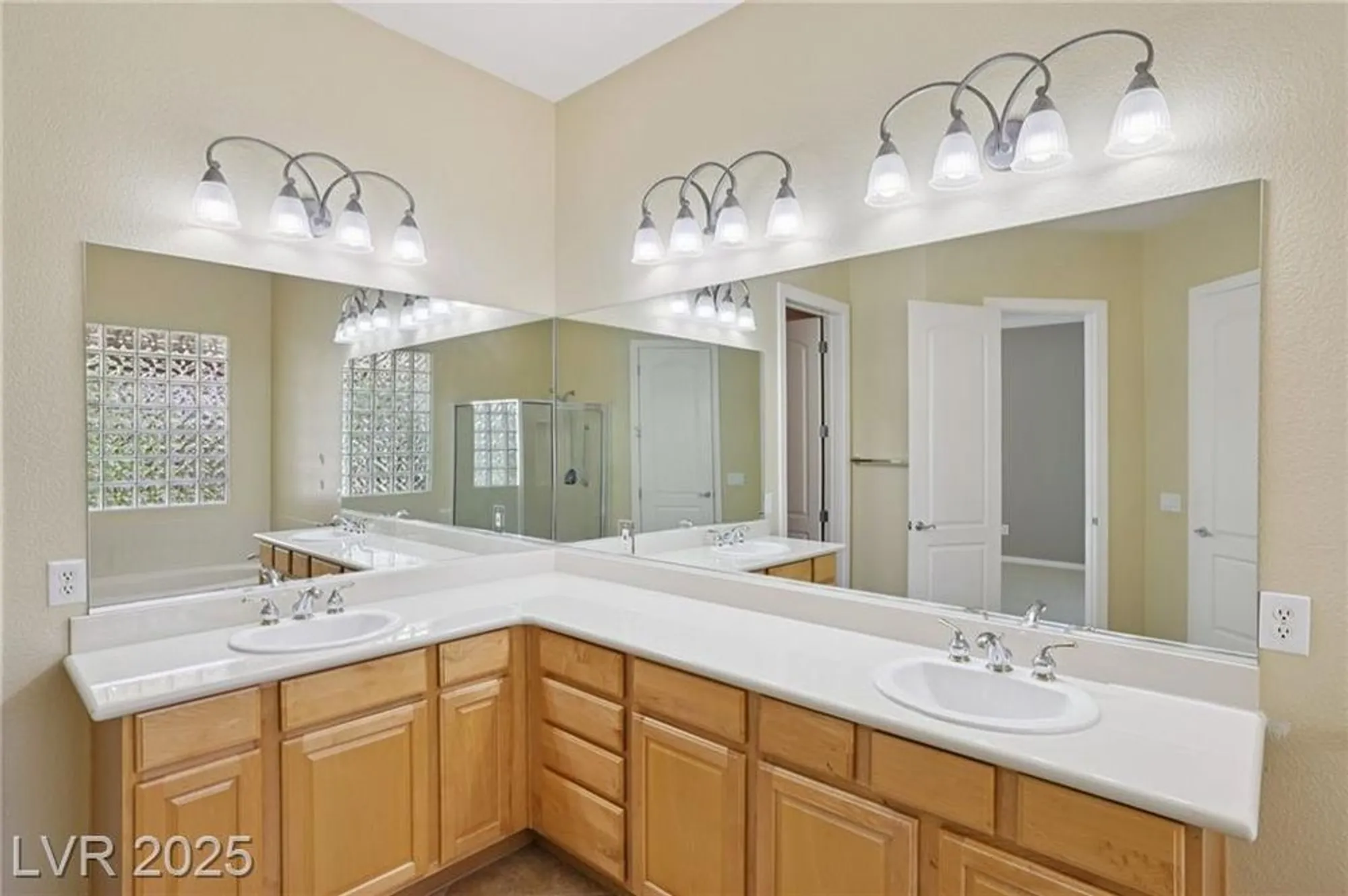 Property Slideshow image 39 of 46 | 2318 shorewood hills ave, Henderson, NV, 89052
