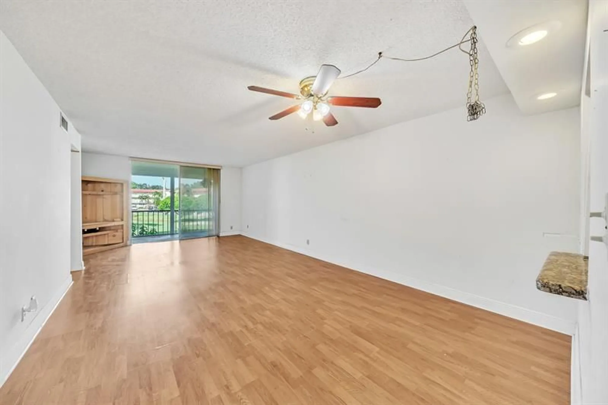 Property Slideshow image 18 of 33 | 8980 s hollybrook blvd 204, Pembroke Pines, FL, 33025