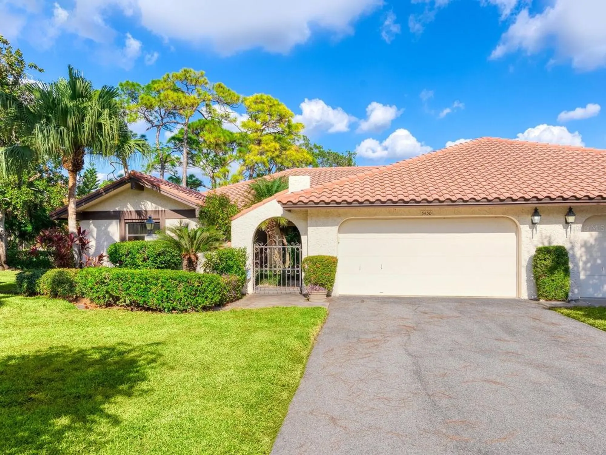 Property Slideshow image 36 of 53 | 5450 golf pointe dr, Sarasota, FL, 34243