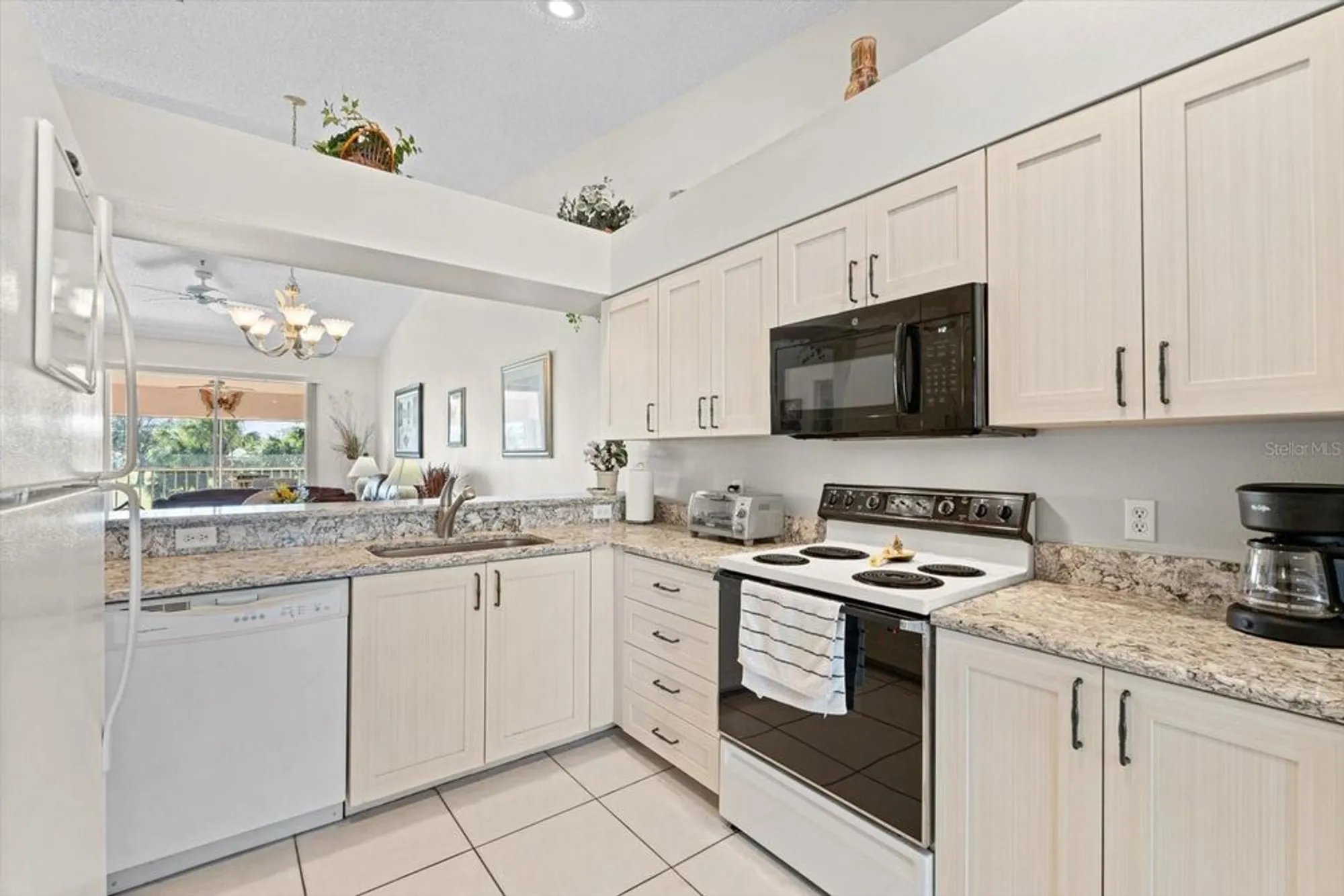 Property Slideshow image 27 of 67 | 6908 drewrys blf apt 711, Bradenton, FL, 34203