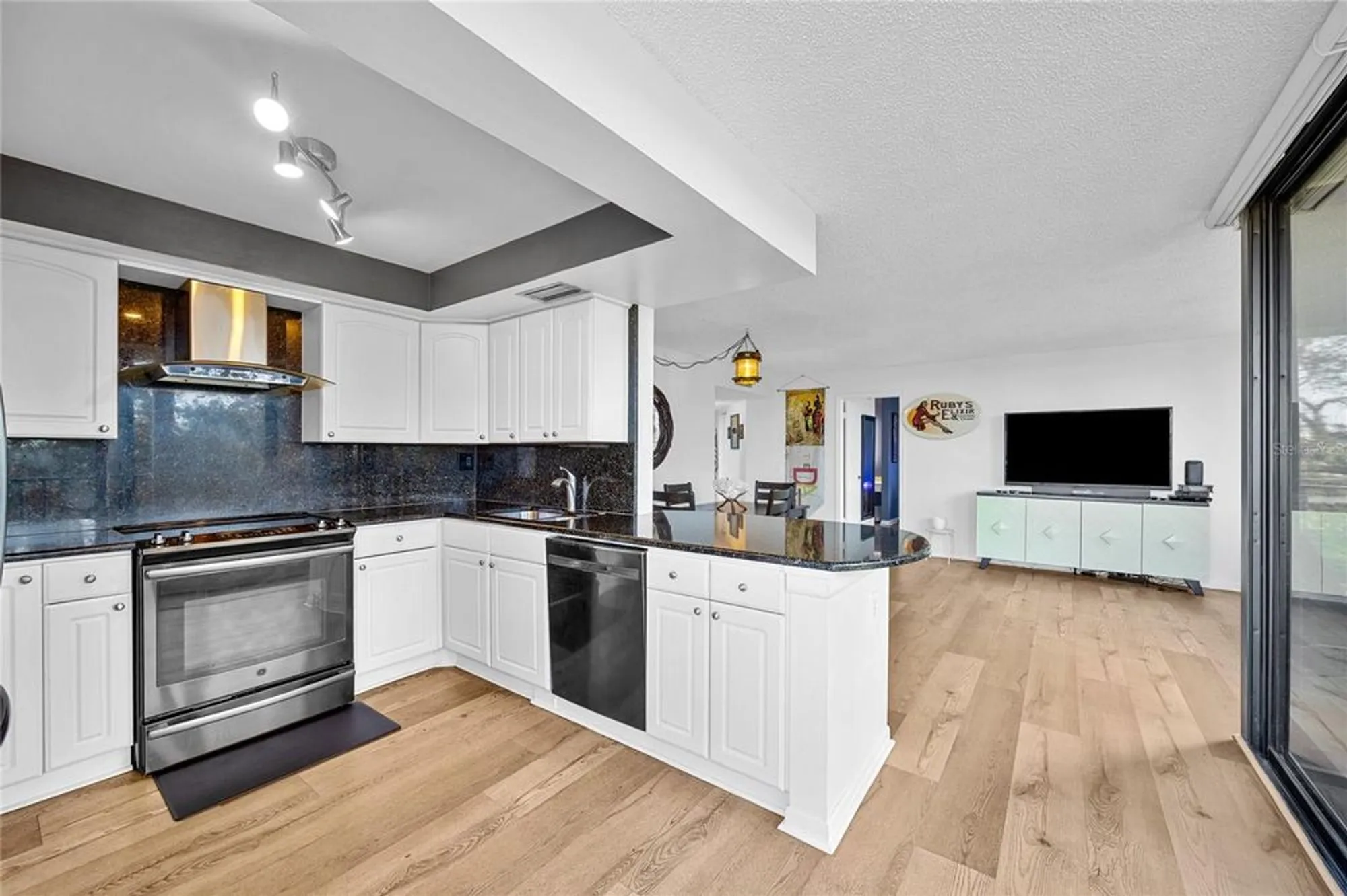 Property Slideshow image 13 of 42 | 6269 palma del mar blvd s apt 408, St Petersburg, FL, 33715