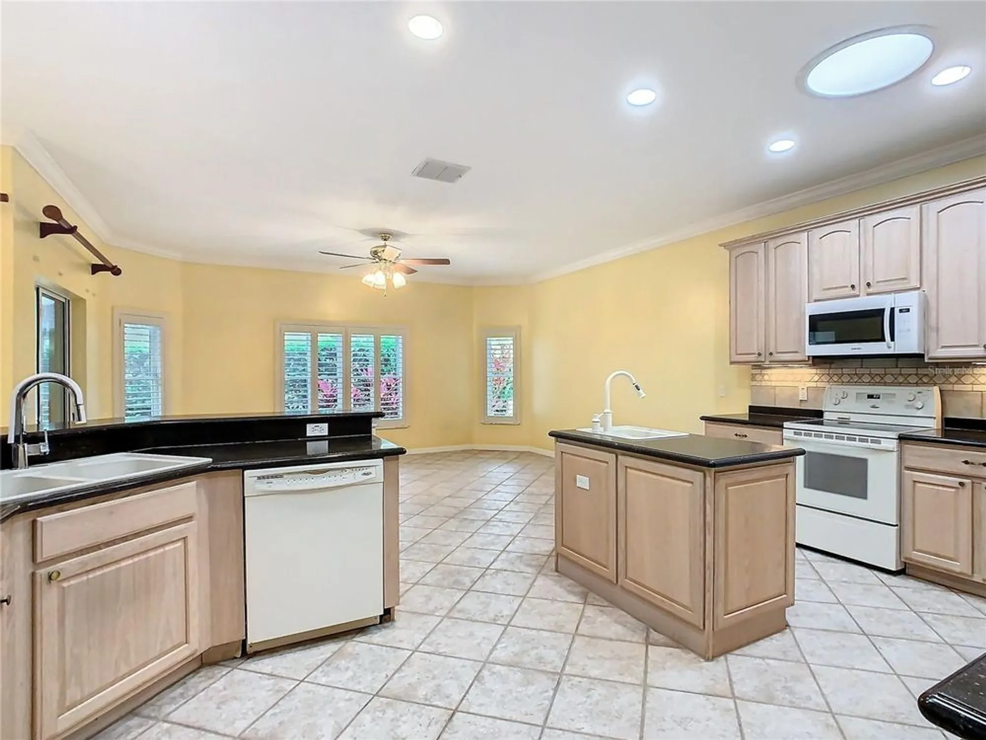Property Slideshow image 17 of 63 | 100 ventana dr, Kissimmee, FL, 34759