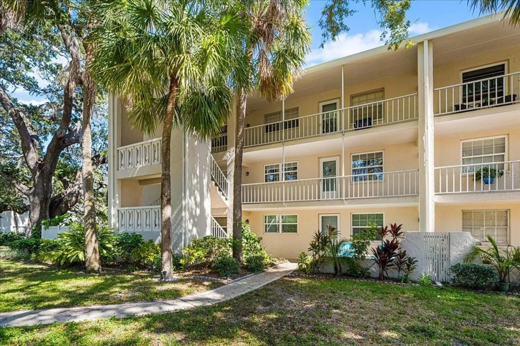 Property Slideshow image 3 of 37 | 821 patricia ave 202, Dunedin, FL, 34698