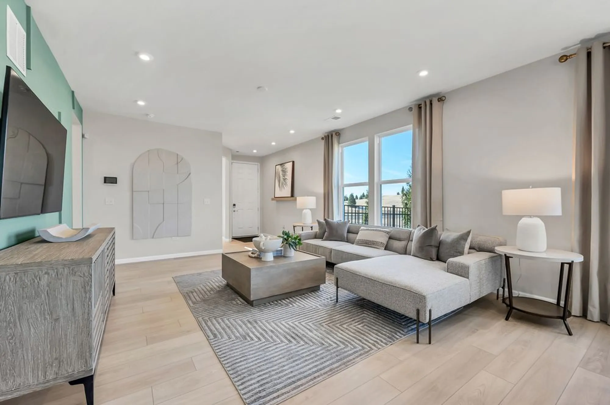 Property Slideshow image 8 of 25 | 3372 fulshear cir, Aurora, IL, 60503