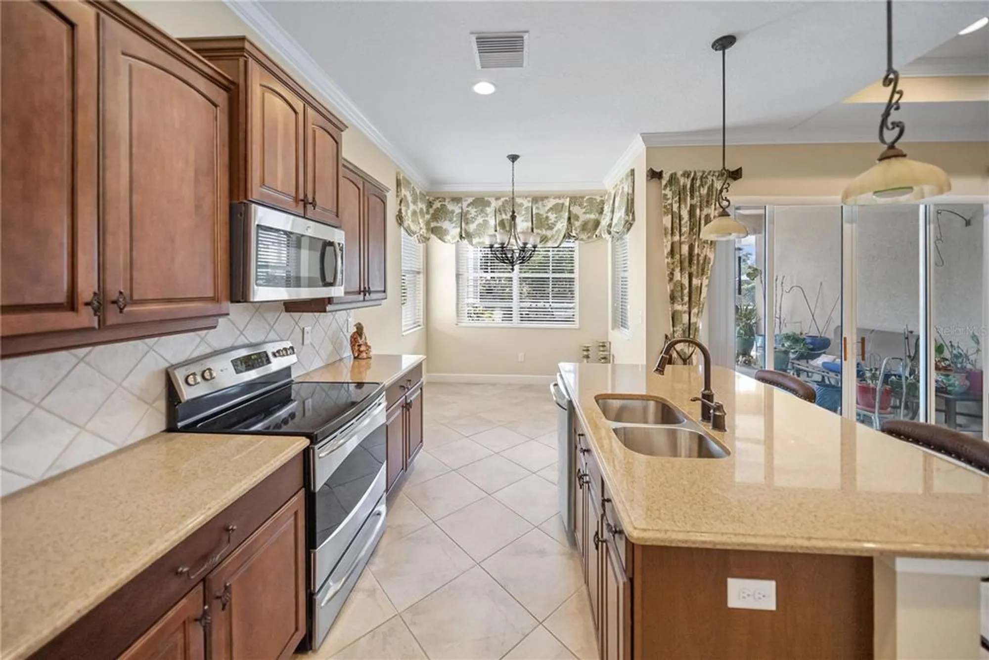 Property Slideshow image 12 of 43 | 305 siena vista pl, Sun City Center, FL, 33573