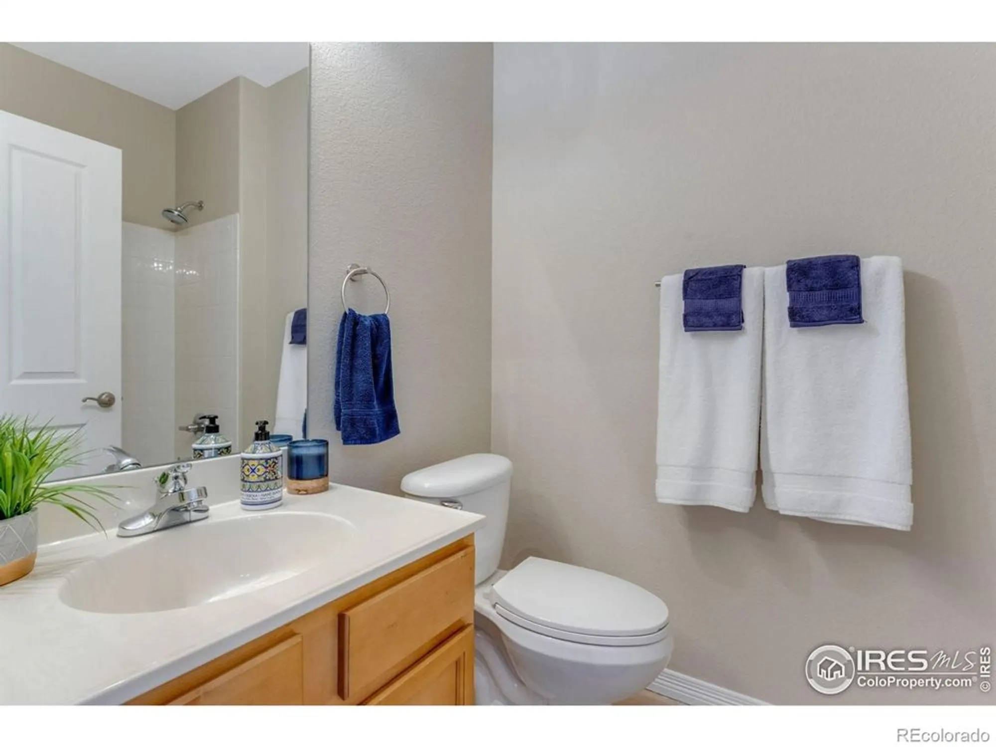 Property Slideshow image 9 of 20 | 2410 santa fe dr a, Longmont, CO, 80504