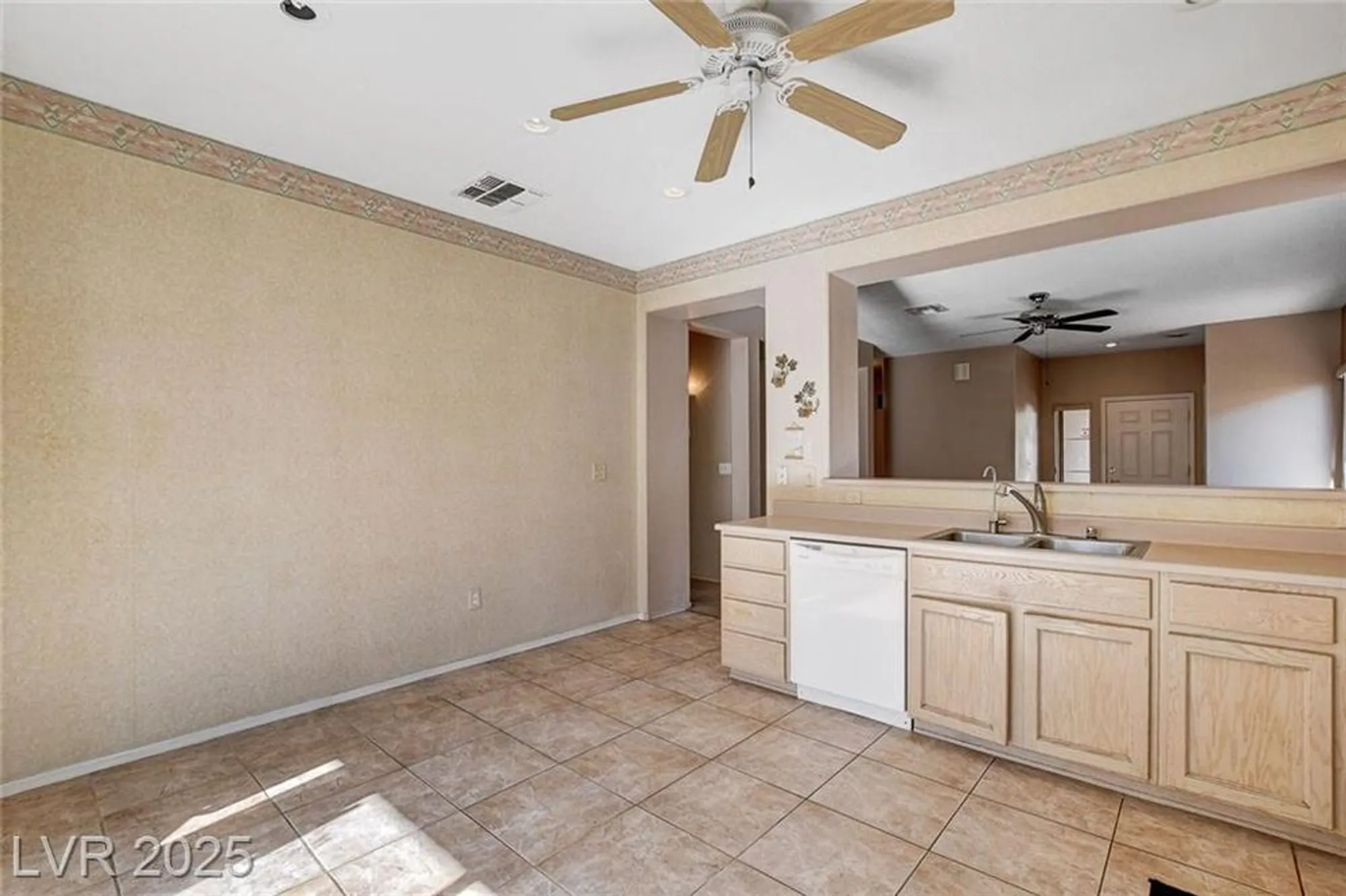 Property Slideshow image 15 of 32 | 2507 libretto ave, Henderson, NV, 89052