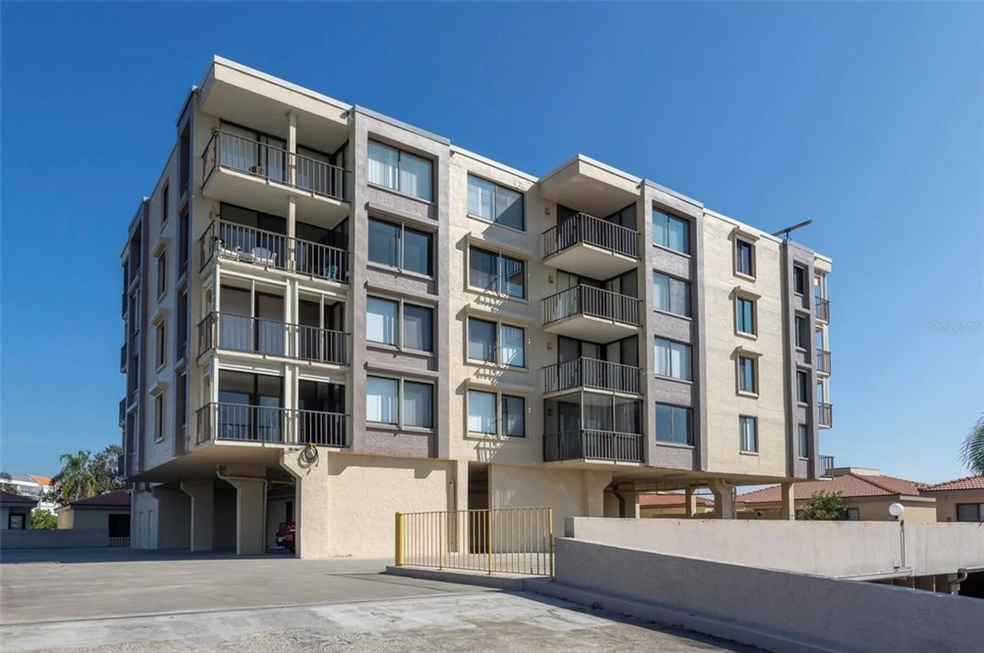 Property Slideshow image 1 of 27 | 6104 palma del mar blvd s apt 405, Saint Petersburg, FL, 33715