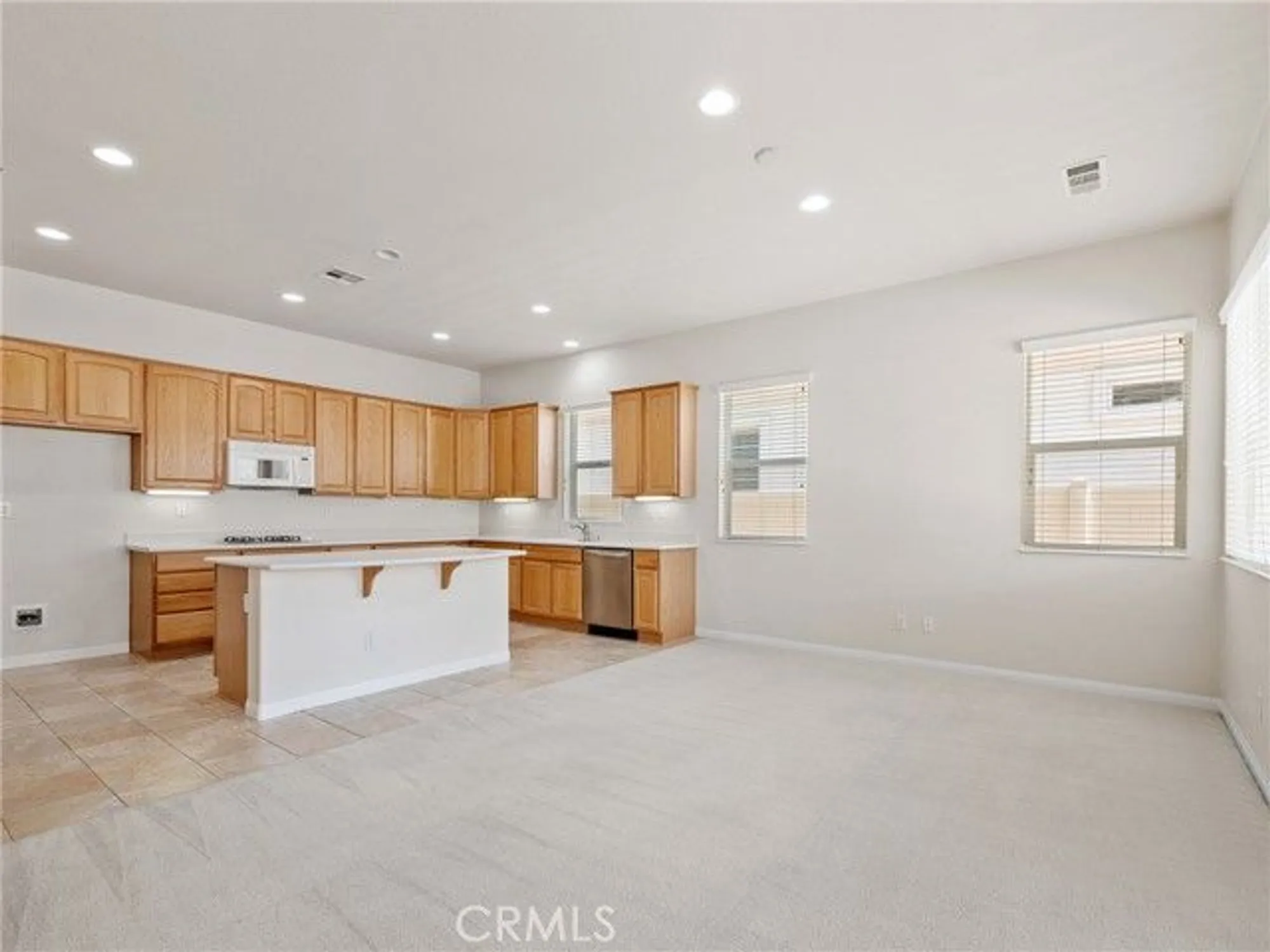 Property Slideshow image 8 of 38 | 19301 galloping hill rd, Apple Valley, CA, 92308