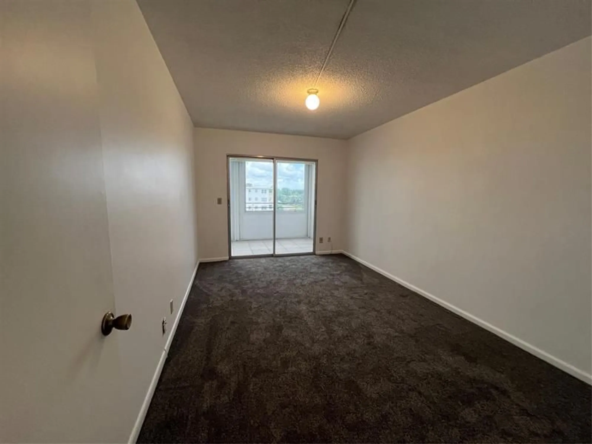 Property Slideshow image 11 of 16 | 4053 harwood e unit e, Deerfield Beach, FL, 33442