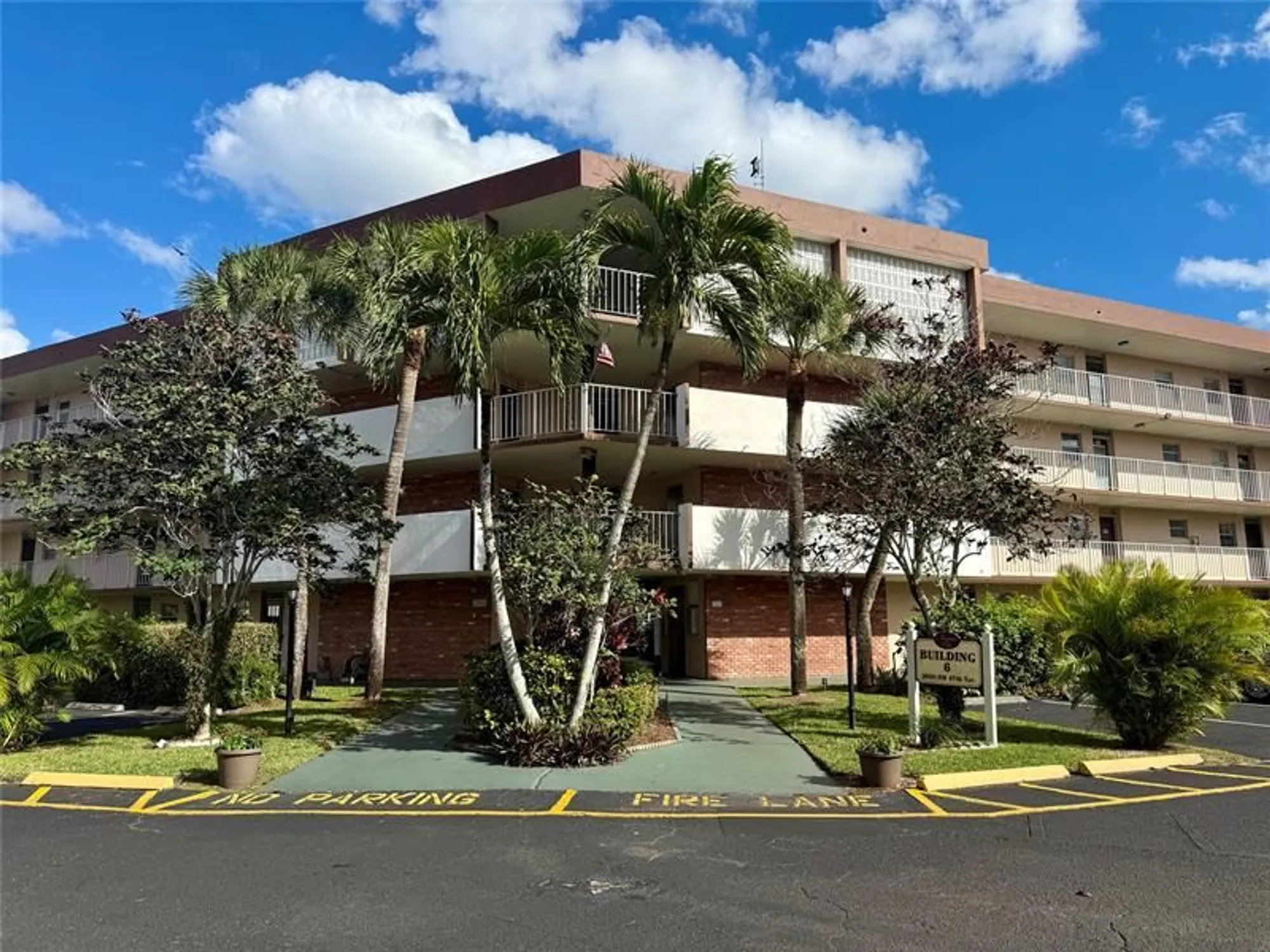 Property Slideshow image 10 of 20 | 2800 nw 47th ter 403b, Lauderdale Lakes, FL, 33313