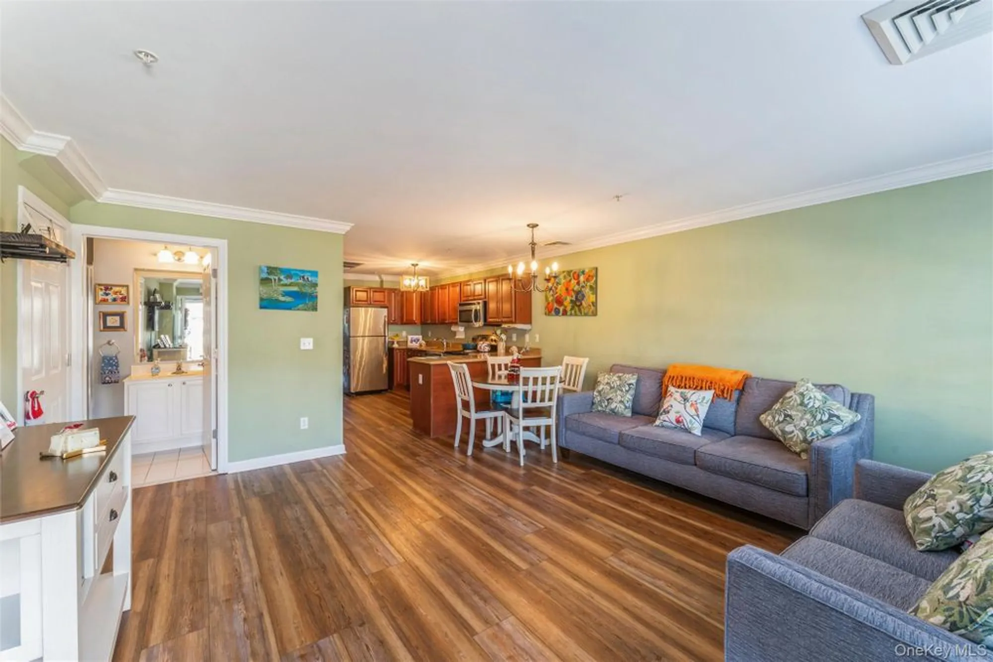 Property Slideshow image 12 of 31 | 1207 willow ln, Valley Stream, NY, 11580