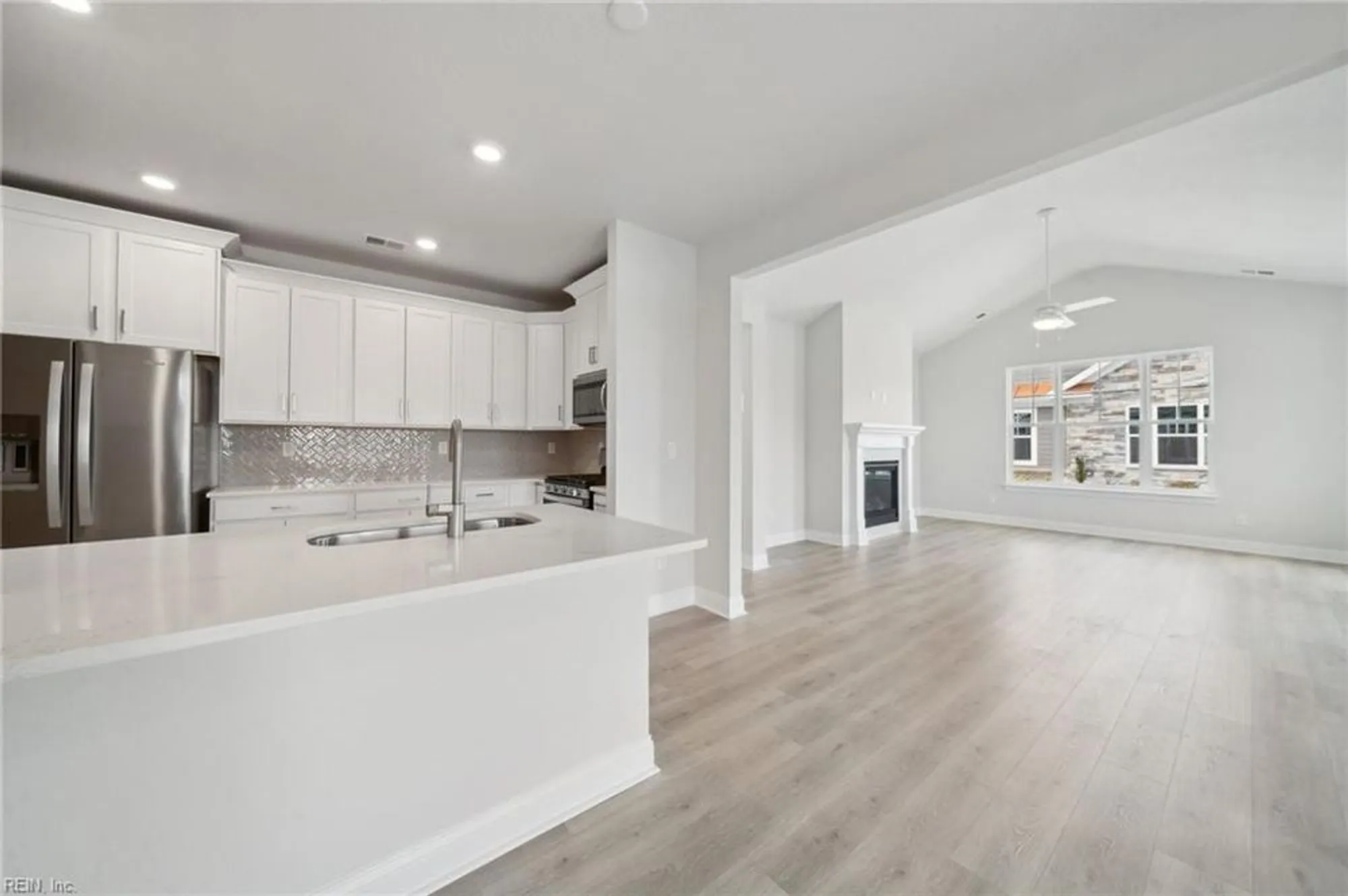 Property Slideshow image 8 of 24 | 2142 edwin dr, Chesapeake, VA, 23322