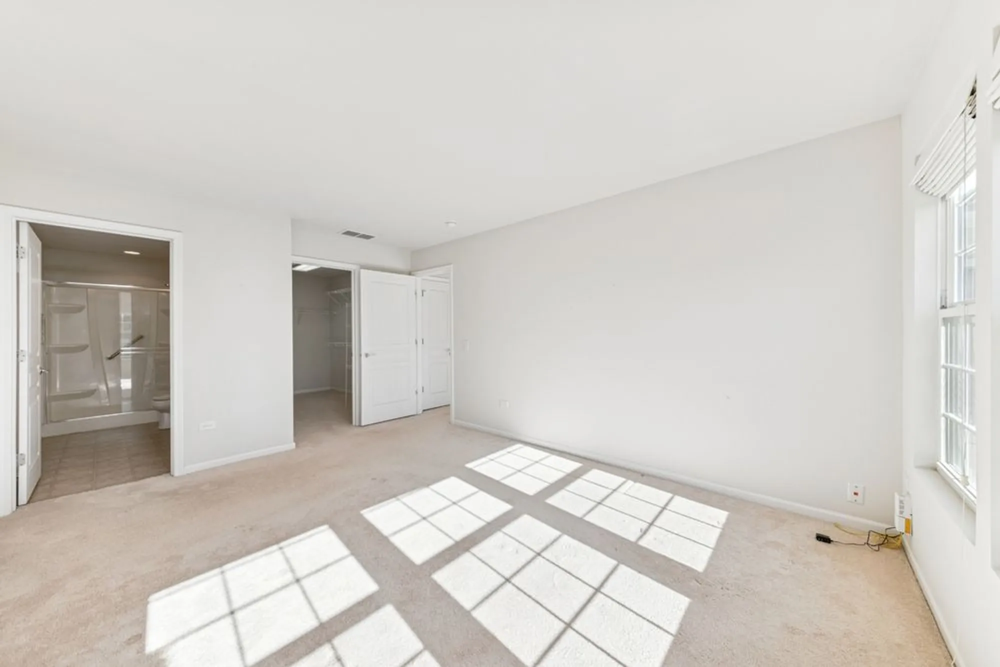 Property Slideshow image 14 of 28 | 2920 stoney creek dr, Elgin, IL, 60124