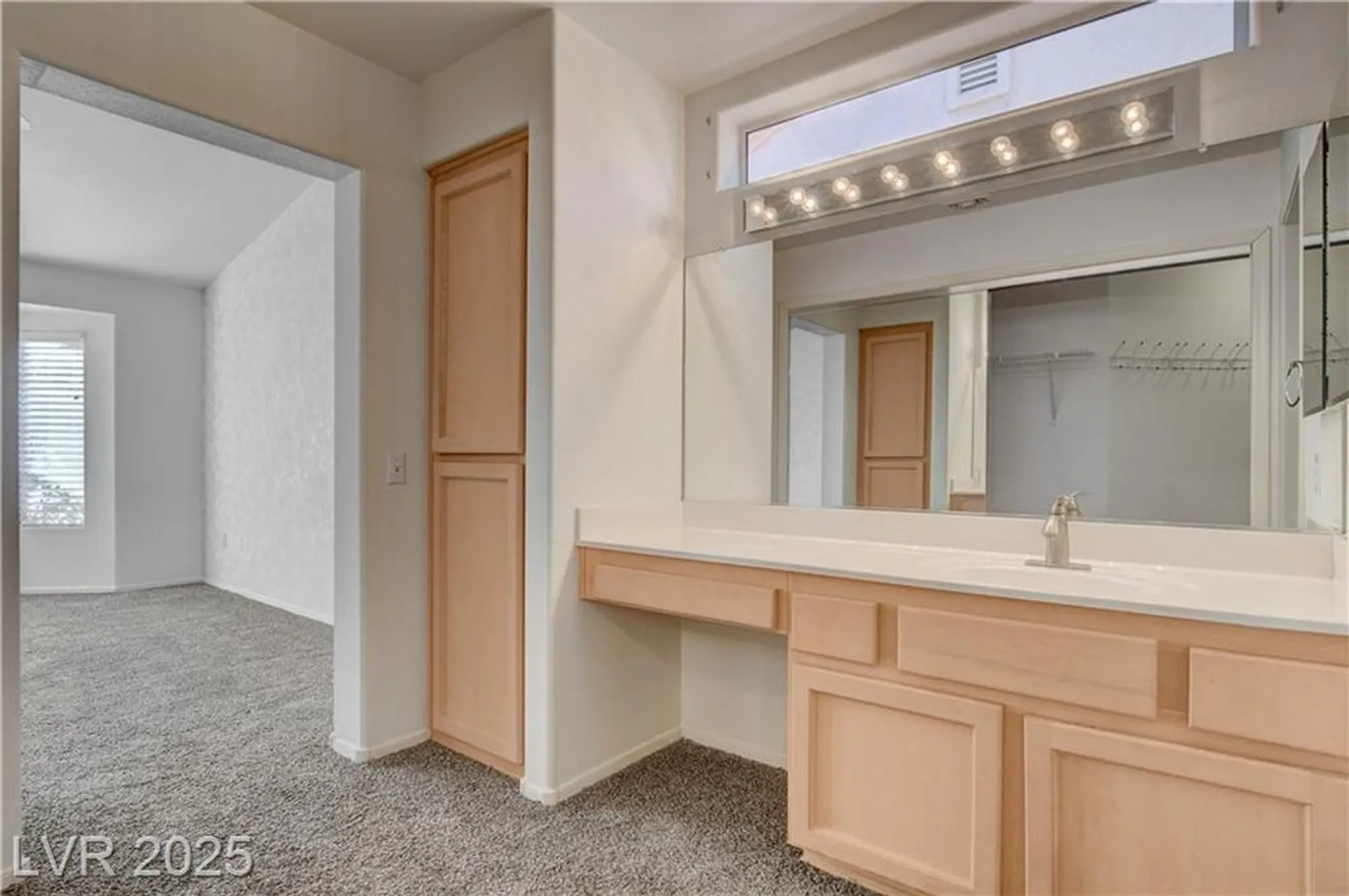 Property Slideshow image 33 of 71 | 10113 cresent creek dr, Las Vegas, NV, 89134