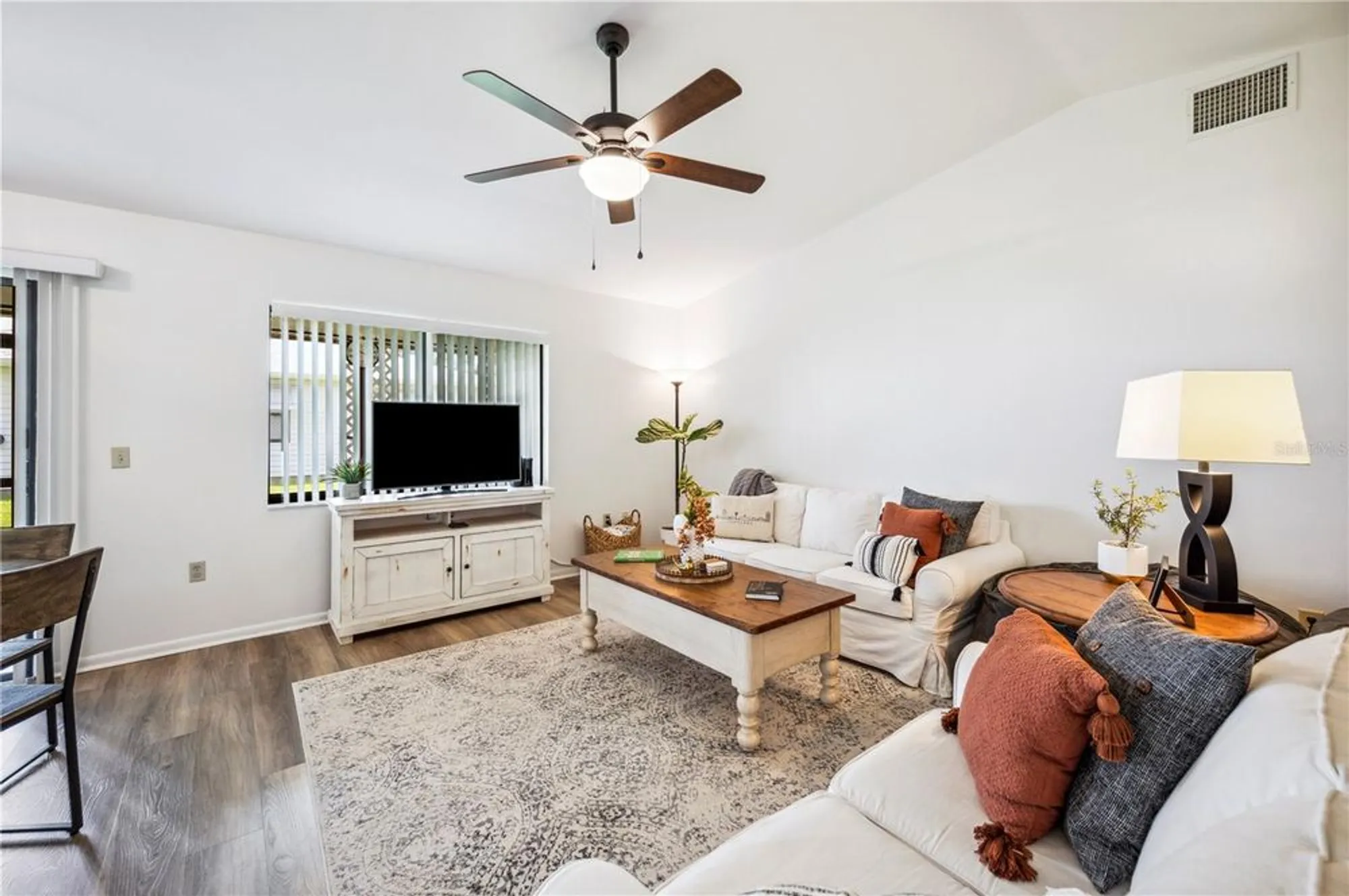 Property Slideshow image 8 of 37 | 1608 colonnades cir, Lakeland, FL, 33811