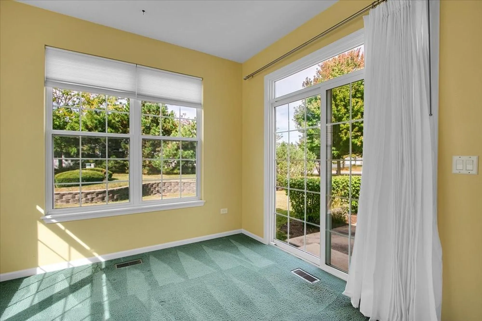 Property Slideshow image 11 of 28 | 16012 carillon lakes ct, Crest Hill, IL, 60403