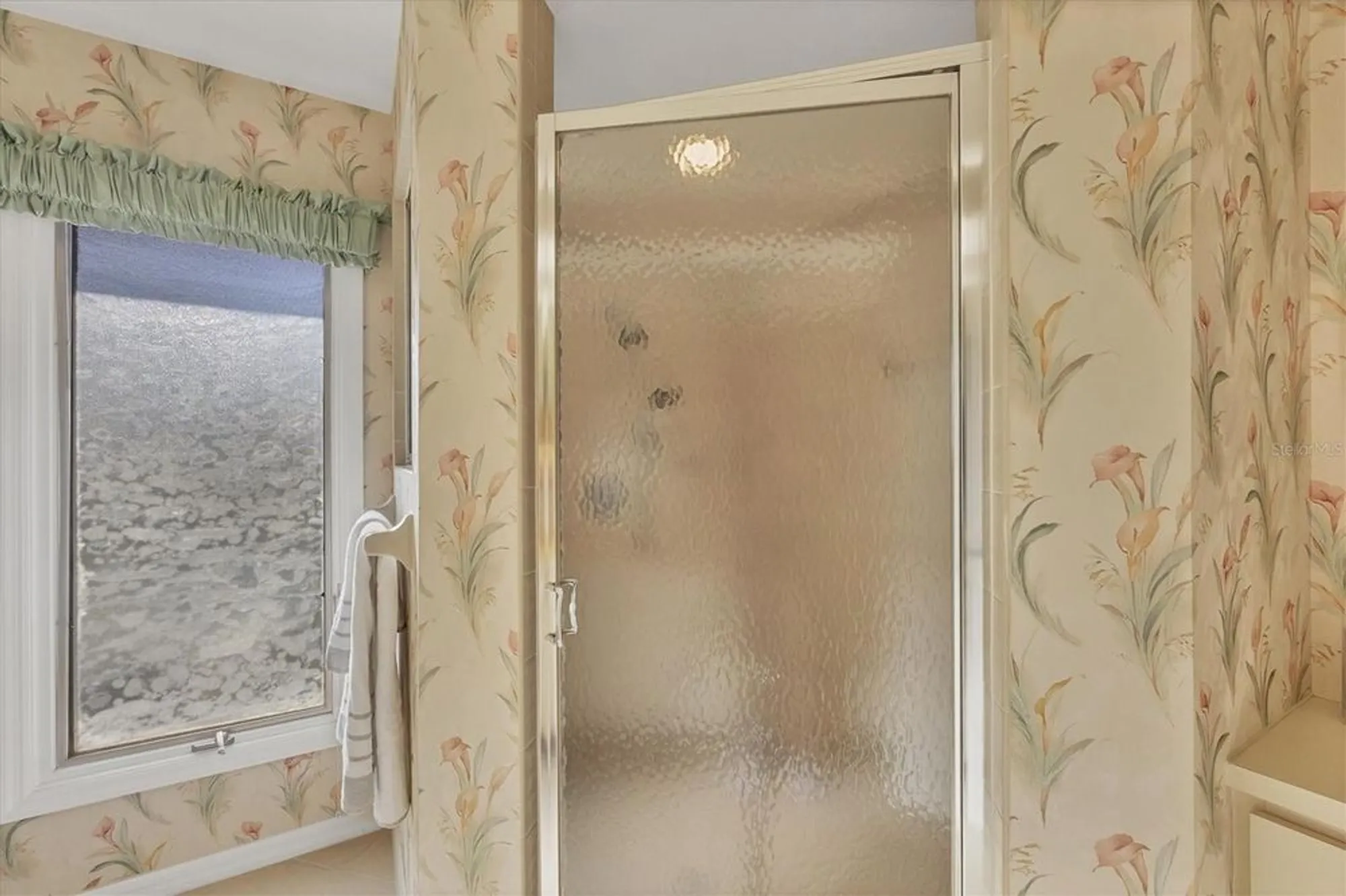 Property Slideshow image 22 of 59 | 3825 wilshire cir 1, Sarasota, FL, 34238